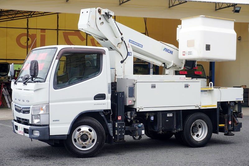キャンター　高所作業車　アイチ製（ＳＢ１０Ａ）　最大地上高９．７ｍ　ＦＲＰバケット　バケット積載荷重２００ｋｇ　積載３００ｋｇ　工具入れ　ジョイスティックタイプ　アワーメーター：７６５１ｈ　左電格ミラー　バックカメラ　フォグランプ　通信工事仕様！ＡＴ車！フロント画像