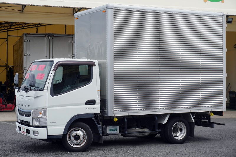 キャンター　１０尺　アルミバン　積載１５００ｋｇ　高箱　内高２．３ｍ　ラッシング２段　バックカメラ　ＥＴＣ　フォグランプ　パブコ製　ワンオーナー！ＡＴ車！フロント画像