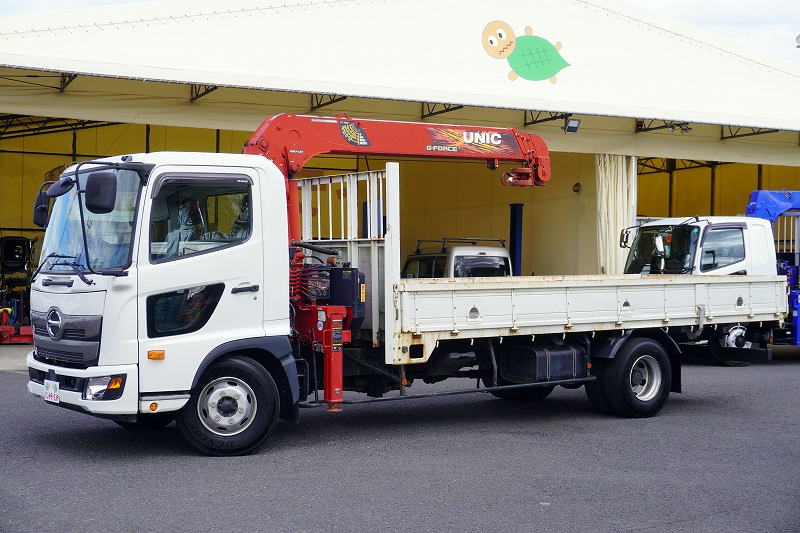 レンジャー　４トン　「標準幅　ベッドレス」　４段クレーン　積載２４５０ｋｇ　古河ユニック製　５．４ｍ長　ラジコン　フックイン　２．９３ｔ吊　セイコーラック　ロープ穴３対　ＥＴＣ　衝突軽減ブレーキ　車線逸脱警報　ＡＴ車！フロント画像