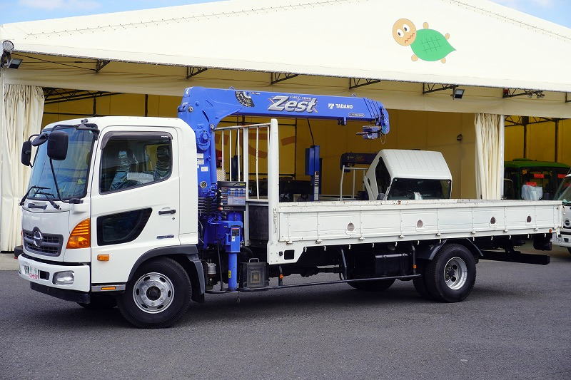 レンジャー　４トン　「標準幅　ベッドレス」　４段クレーン　積載２６５０ｋｇ　タダノ製　５．４ｍ長　ラジコン　フックイン　２．９３ｔ吊　ロープ穴４対　床フック４対　鳥居下部鉄板張り　ＥＴＣ　ＡＴ車！フロント画像