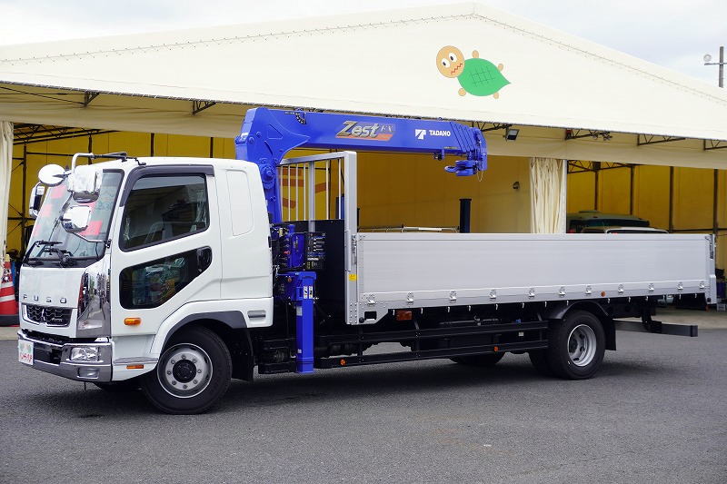 （未使用）　ファイター　増トン　「ワイド　ベッド付き」　５段クレーン　積載７２００ｋｇ　タダノ製　６ｍ長　アルミブロック　ラジコン　フックイン　２．９３ｔ吊　角足　差し違いアウトリガー　ＥＴＣ２．０　坂道発進補助　オートエアコン　リーフサス　メッキパーツ多数！６速ＭＴ！フロント画像