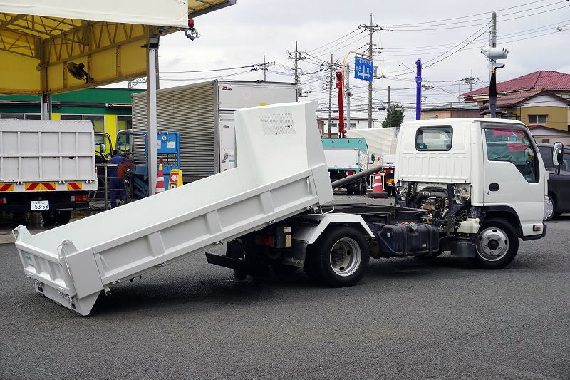 エルフ　「標準幅」　強化　ローダーダンプ　新明和製　三方開　積載３０００ｋｇ　スライド用ラジコン　ダンプピン　ＥＴＣ　坂道発進補助　キーレス　６速ＭＴ！フロント画像