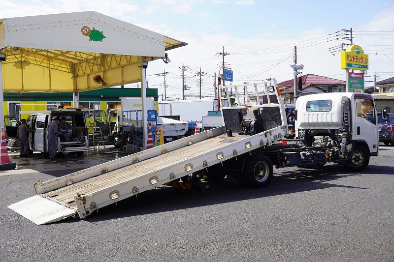 エルフ　「ワイド超ロング」　セーフティーローダー　一般用　花見台製　積載３３５０ｋｇ　ウインチ　ラジコン　五方開　アルミブロック　荷台板張り　床フック　ロープ穴　左電格ミラー　フォグランプ　ＡＴ車！フロント画像