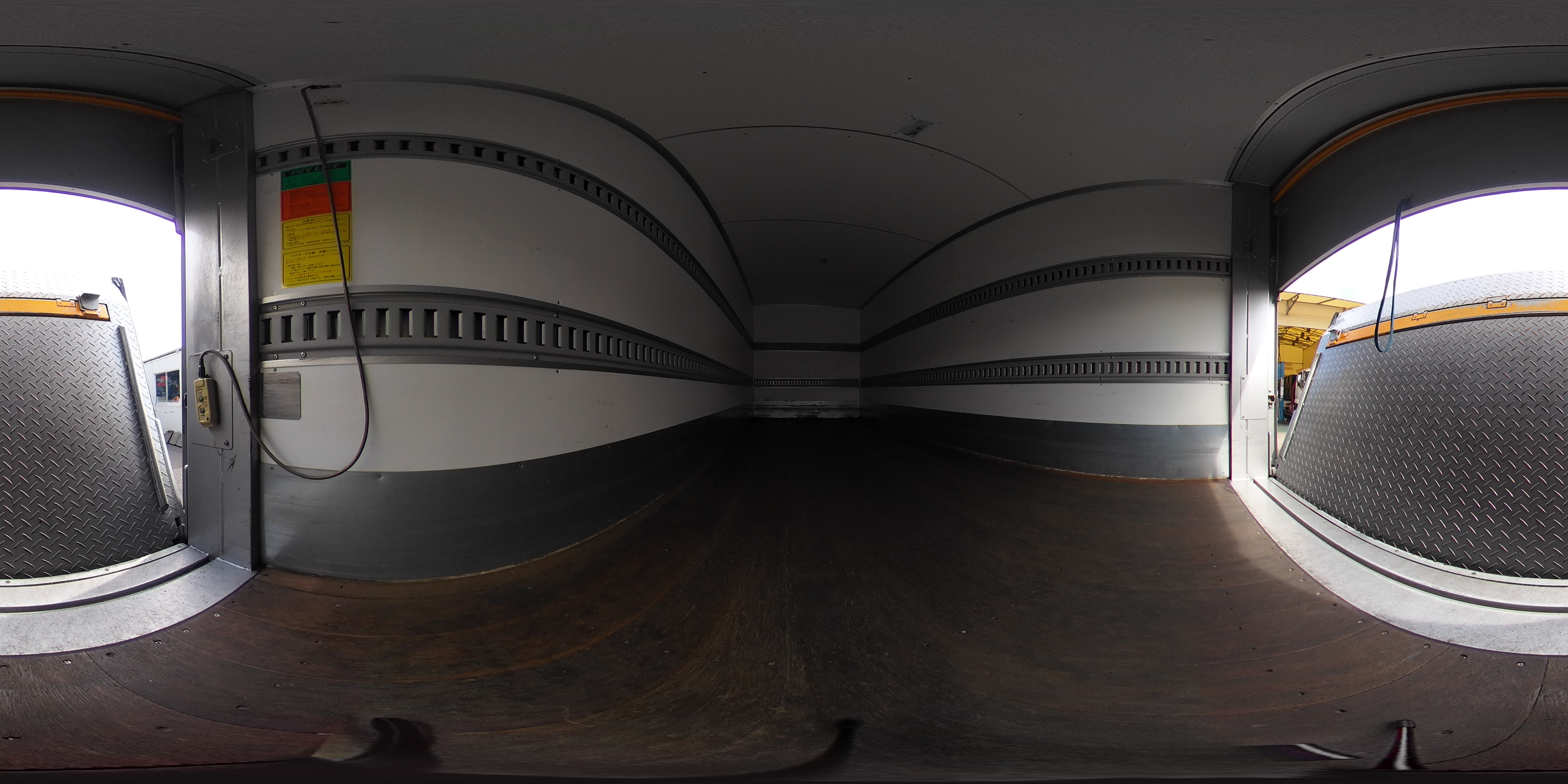 エルフ　「標準幅　ロング」　パネルバン　積載１６００ｋｇ　跳ね上げ式　垂直パワーゲート　ラッシング２段　バックカメラ　左電格ミラー　キーレス　全低床　北村製　ＡＴ車！準中型（５トン限定）免許対応！希少車！！2