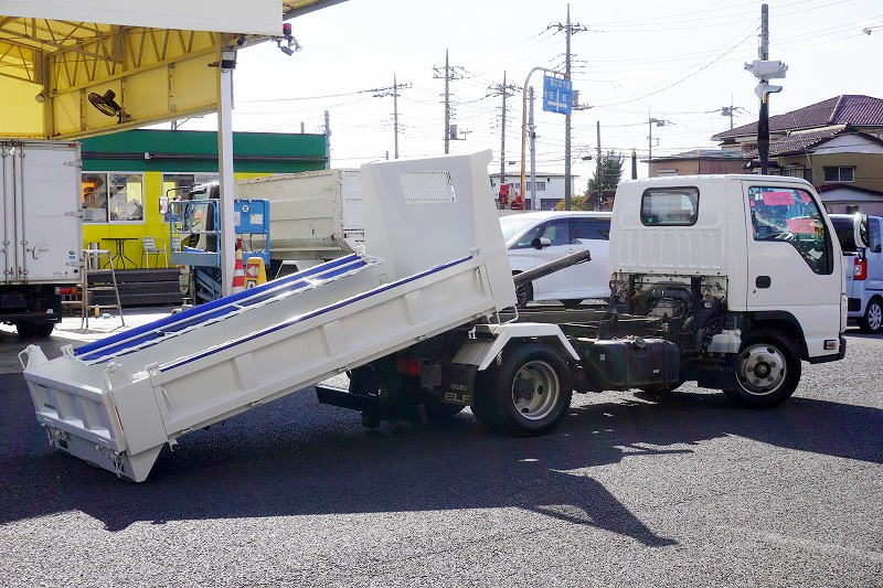 エルフ 「標準幅」 強化 ローダーダンプ 新明和製 三方開 積載3000kg 手動コボレーン スライド用ラジコン ダンプピン 壁面フック1対 ETC 坂道発進補助 キーレス 6速MT!フロント画像