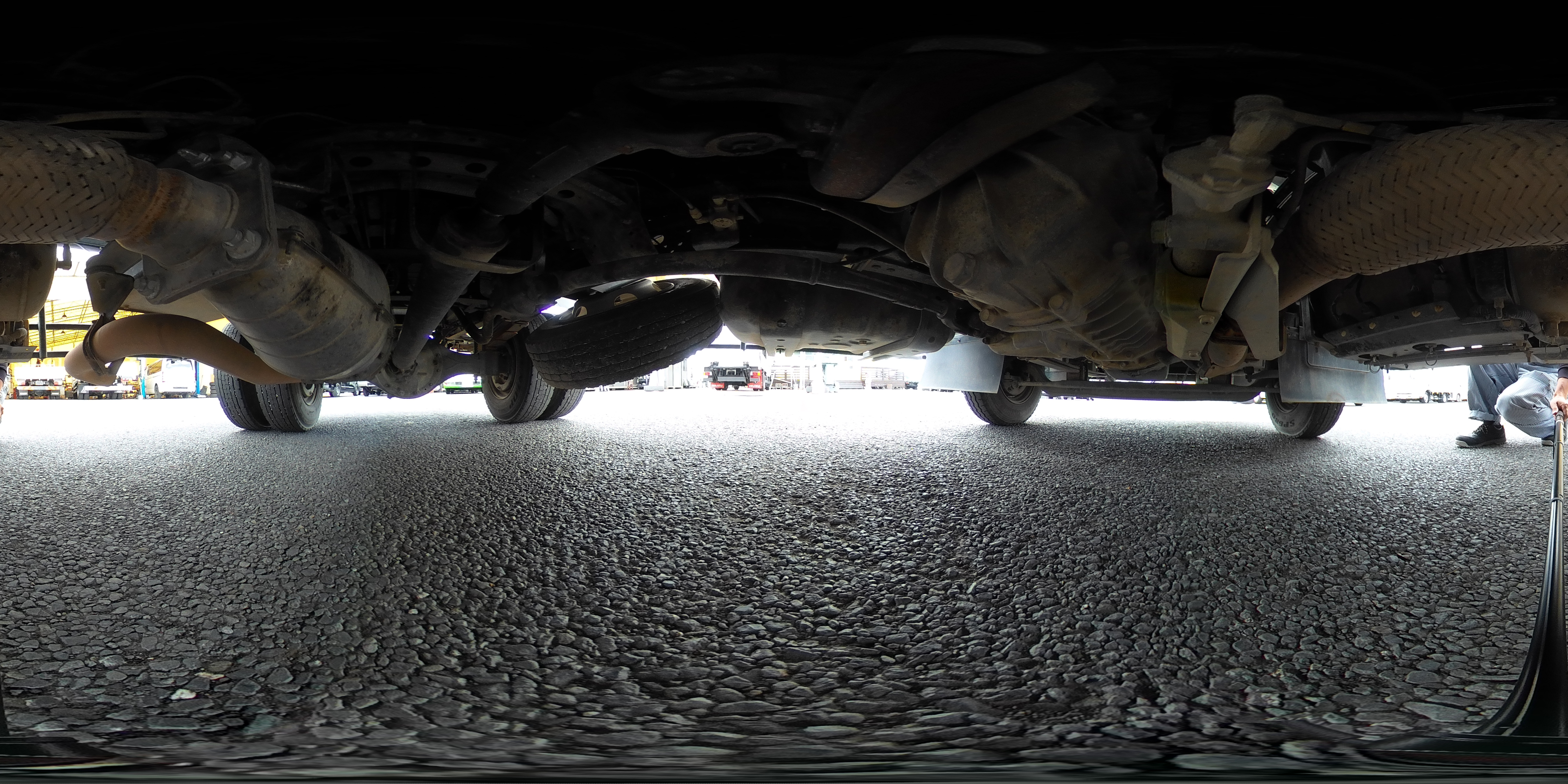 フォワード　４トン　「ベッドレス」　強化ダンプ　一方開　新明和製　積載３６５０ｋｇ　電動コボレーン　鳥居アングル補強　ダンプピン　社外リアバンパー　ＥＴＣ　６速ＭＴ！1