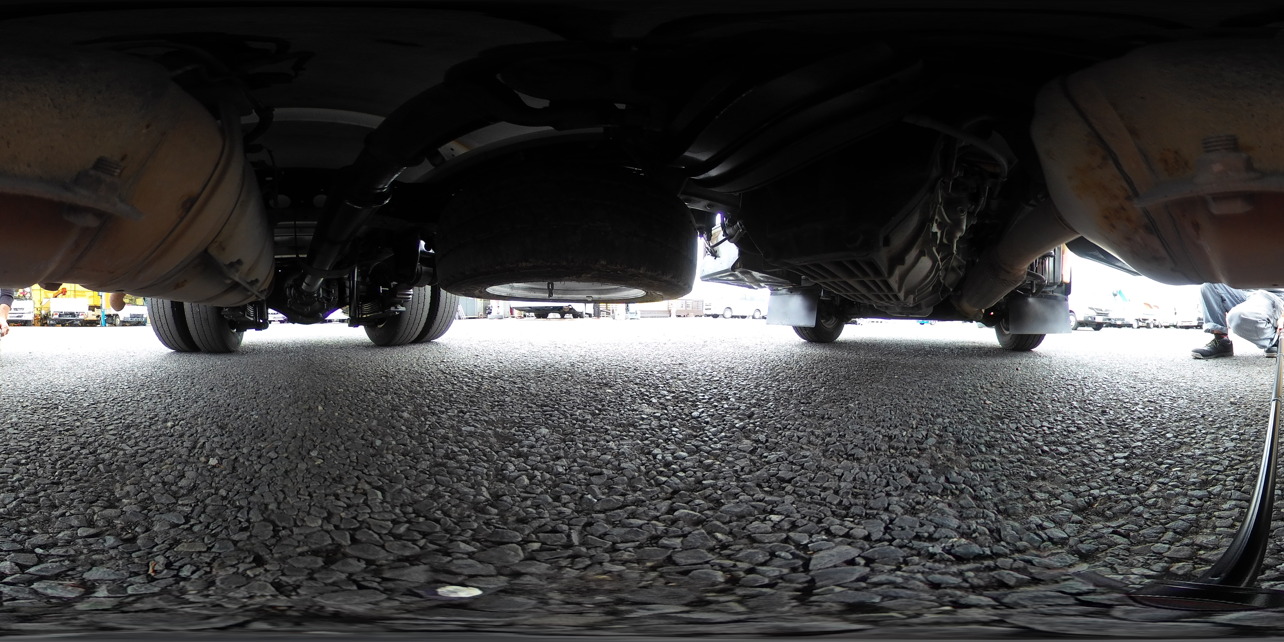 ダイナ　「標準幅　ショート」　平ボディー　垂直パワーゲート　積載３０００ｋｇ　三方開　荷台＆鳥居下部鉄板張り　衝突軽減ブレーキ　車線逸脱警報　５速ＭＴ！1