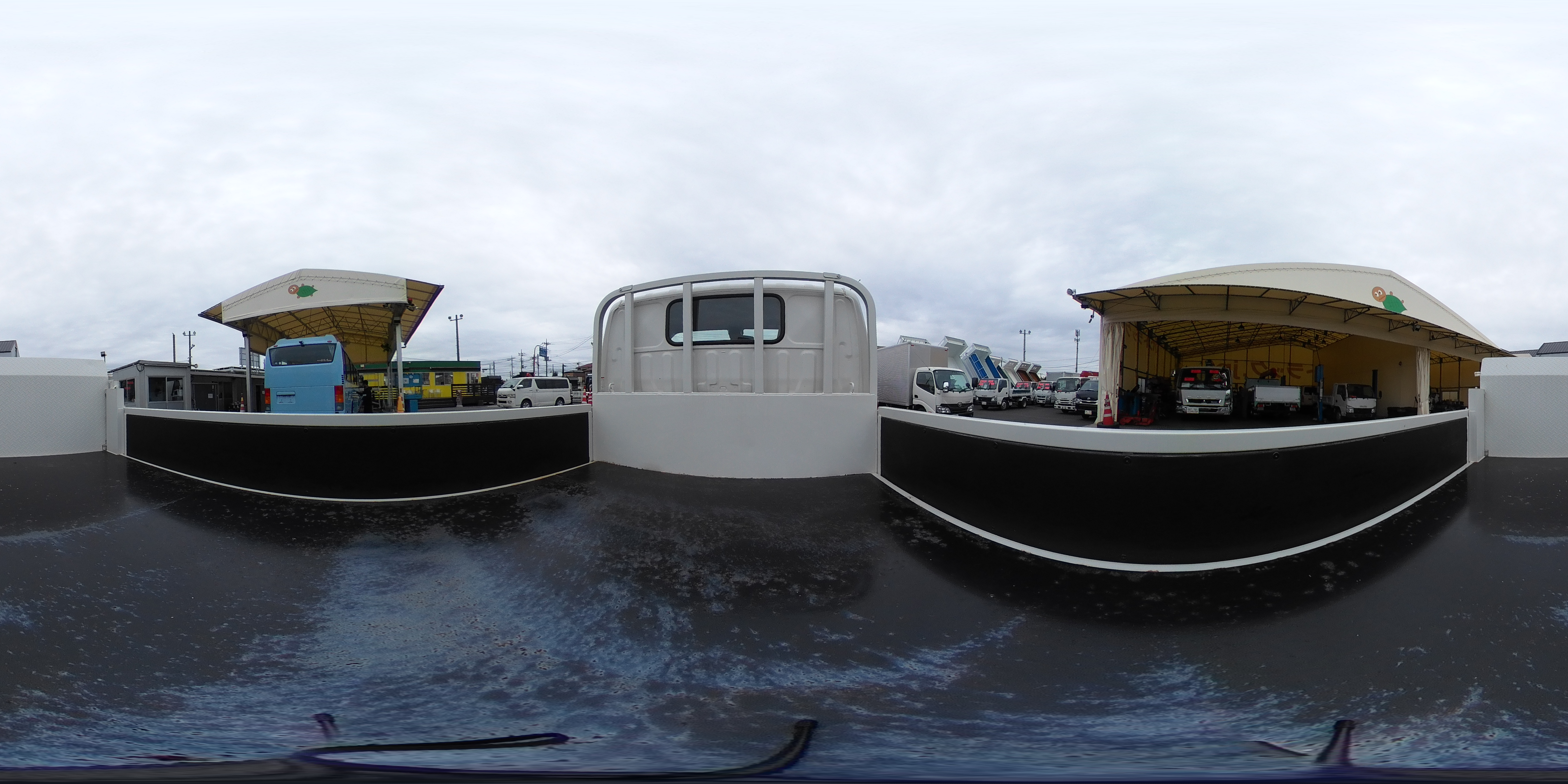 ダイナ　「標準幅　ショート」　平ボディー　垂直パワーゲート　積載３０００ｋｇ　三方開　荷台＆鳥居下部鉄板張り　衝突軽減ブレーキ　車線逸脱警報　５速ＭＴ！2