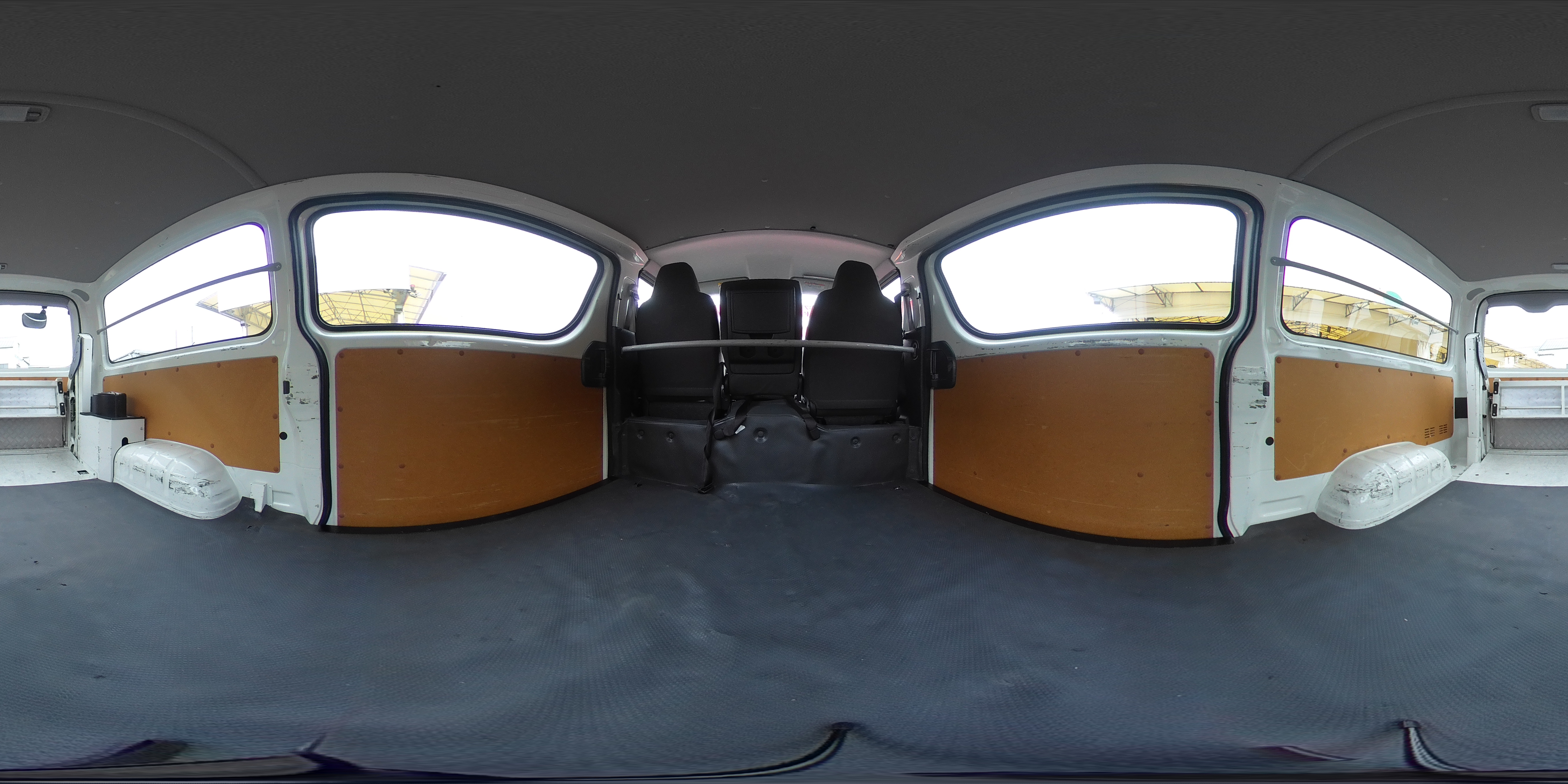 レジアスエース　ロング　ＤＸ　５ドア　ガソリン車　３人乗り　トヨタ車体製パワーゲート　ＥＴＣ　キーレス　ＡＴ車！　車検「Ｒ８年８月まで！」2