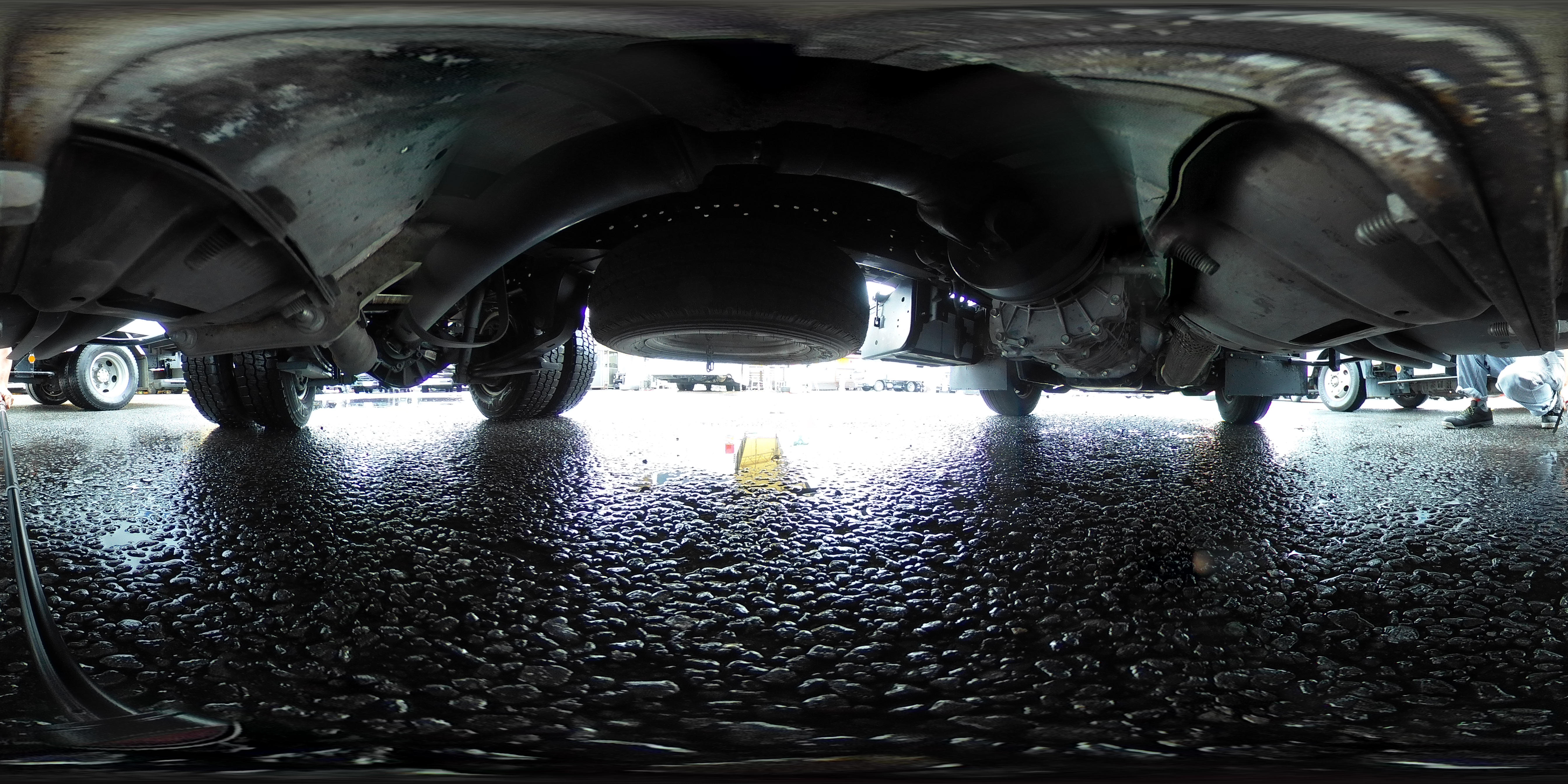 エルフ　１０尺　アルミバン　積載２０００ｋｇ　ラッシング２段　左電格ミラー　坂道発進補助　バックカメラ　ＥＴＣ２．０　９０度ストッパー　フォグランプ　全低床　日本フルハーフ製　５速ＭＴ！1