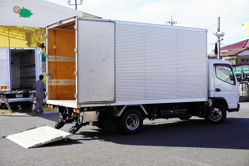 アトラス　「ワイドロング」　アルミバン　積載２０００ｋｇ　サイドドア　格納パワーゲート　ラッシング２段　床フック２対　通気口　バックカメラ　ＥＴＣ　社外ナビ　左電格ミラー　フォグランプ　北村製　ＡＴ車！フロント画像