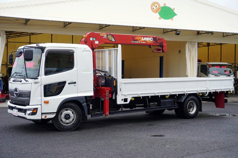 レンジャー 4トン 「標準幅 ベッド付き」 4段クレーン 積載2400kg 古河ユニック製 ラジコン フックイン 2.93t吊 5.5m長 床フック4対 セイコーラック 鳥居金網張り&下部鉄板張り 坂道発進補助 ETC 6速MT!フロント画像