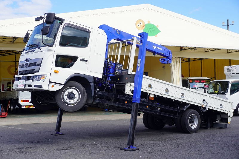 レンジャー　増トン　「標準幅　ベッド付」　４段セルフクレーン　積載７４００ｋｇ　タダノ製　ハイジャッキ　アユミ板掛け　トーヨーボディー　回送仕様　フックイン　ラジコン　２．９３ｔ吊　差し違いアウトリガー　５．４ｍ長　セイコーラック　ロープ穴５対　ＥＴＣ２．０　横根太増し　低走行！６速ＭＴ！フロント画像