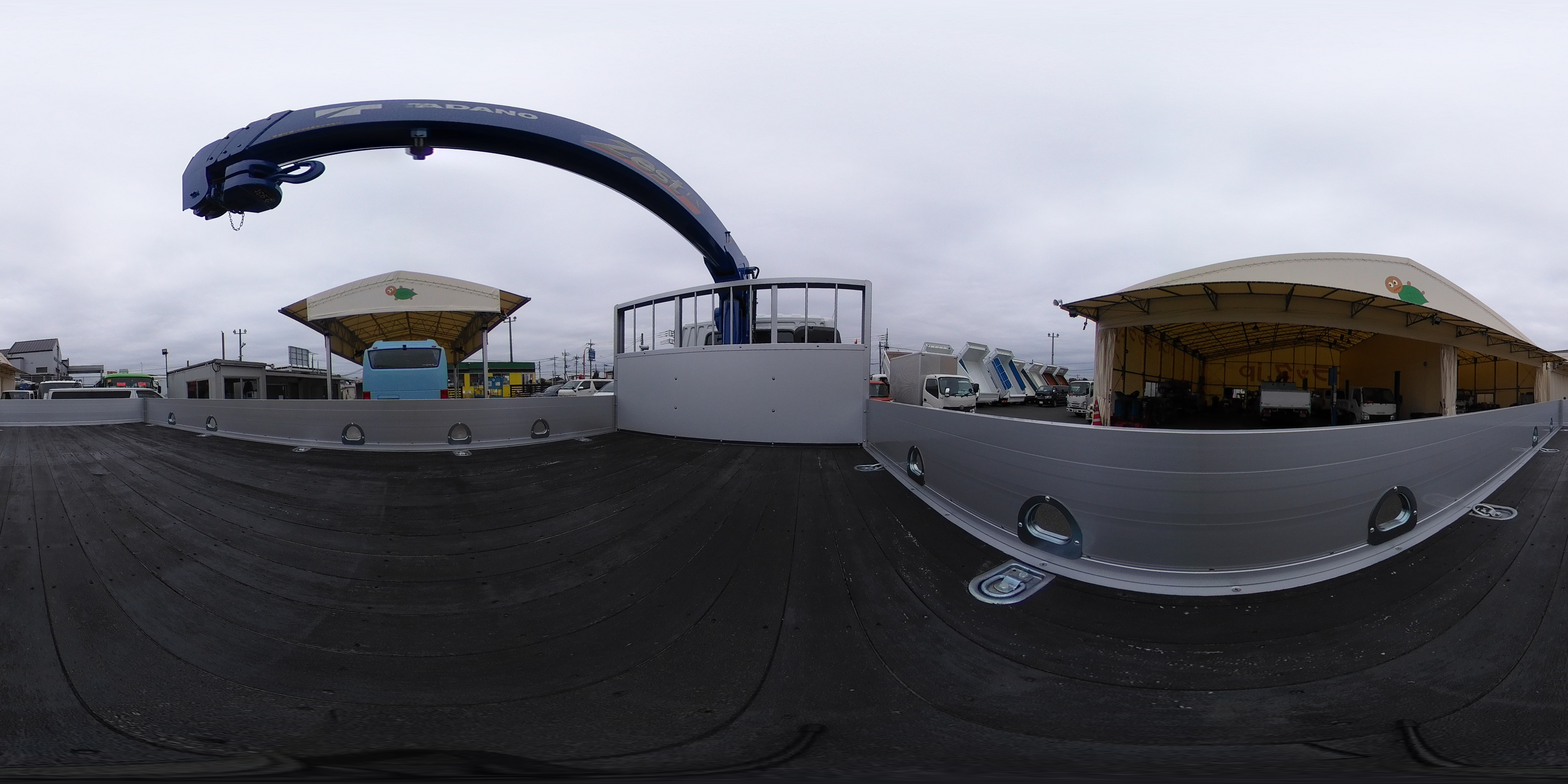 （未使用）　ファイター　増トン　「ワイド　ベッド付き」　４段クレーン　積載７６００ｋｇ　タダノ製　５．５ｍ長　アルミブロック　ラジコン　フックイン　２．９３ｔ吊　差し違いアウトリガー　坂道発進補助　床フック５対　ロープ穴５対　メッキパーツ　衝突軽減ブレーキ　車線逸脱警報　６速ＭＴ！　車検「Ｒ８年２月まで！」2