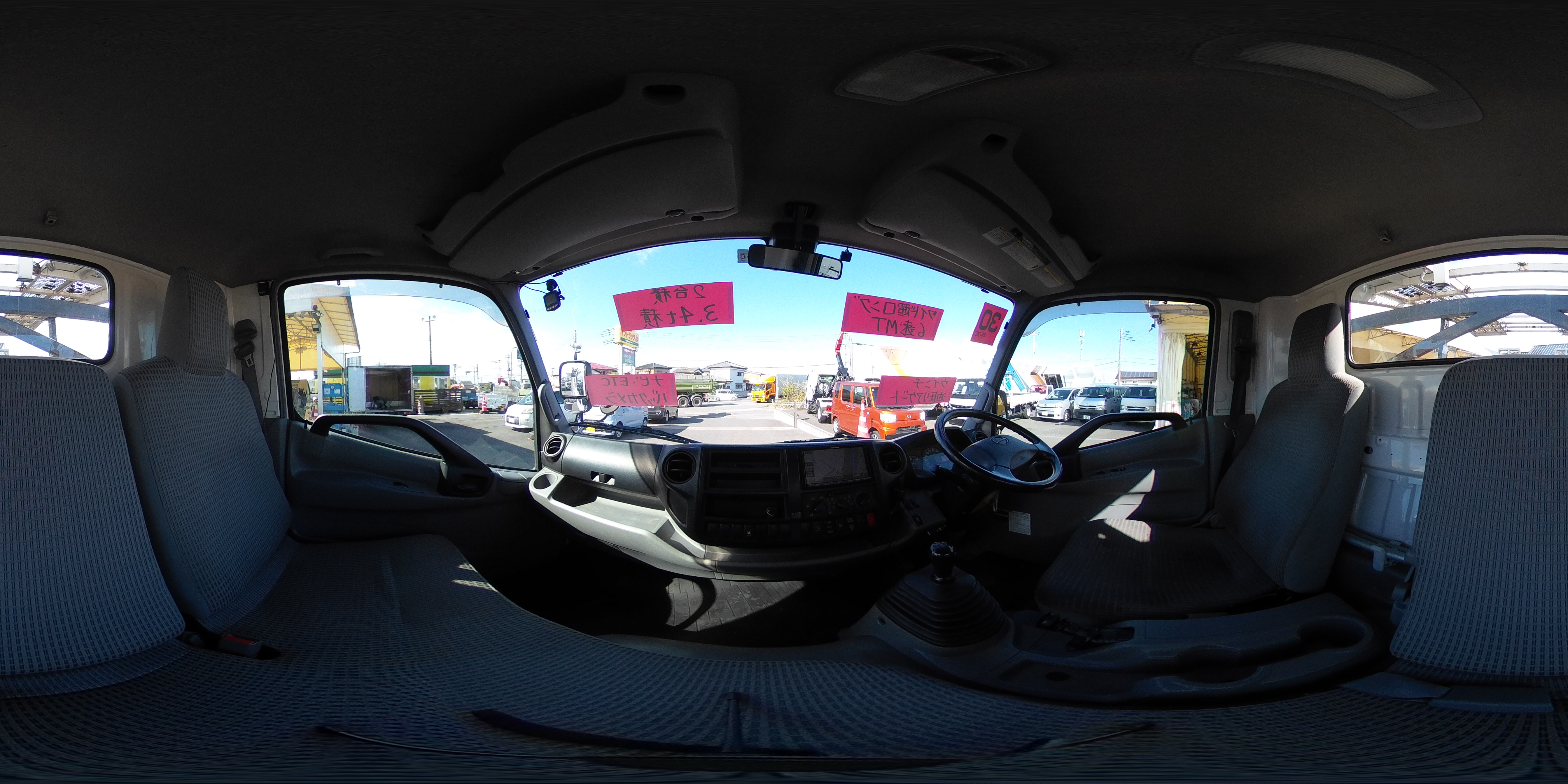 デュトロ　「ワイド超ロング」　キャリアカー　２台積　古河ユニック製　積載３４００ｋｇ　ウインチ　ラジコン　油圧リアゲート　バックカメラ　ＥＴＣ　社外ナビ　フルセグＴＶ　左電格ミラー　坂道発進補助　電動パーキングブレーキ　フォグランプ　衝突軽減ブレーキ　車線逸脱警報　６速ＭＴ！1