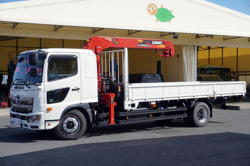 （未使用）　レンジャー　増トン　「標準幅　ベッド付」　４段クレーン　積載７７００ｋｇ　古河ユニック製　５．５ｍ長　ラジコン　フックイン　２．９３ｔ吊　差違いアウトリガー　角足　セイコーラック　坂道発進補助　オートエアコン　衝突軽減ブレーキ　車線逸脱警報　６速ＭＴ！　車検「Ｒ８年９月まで！」フロント画像