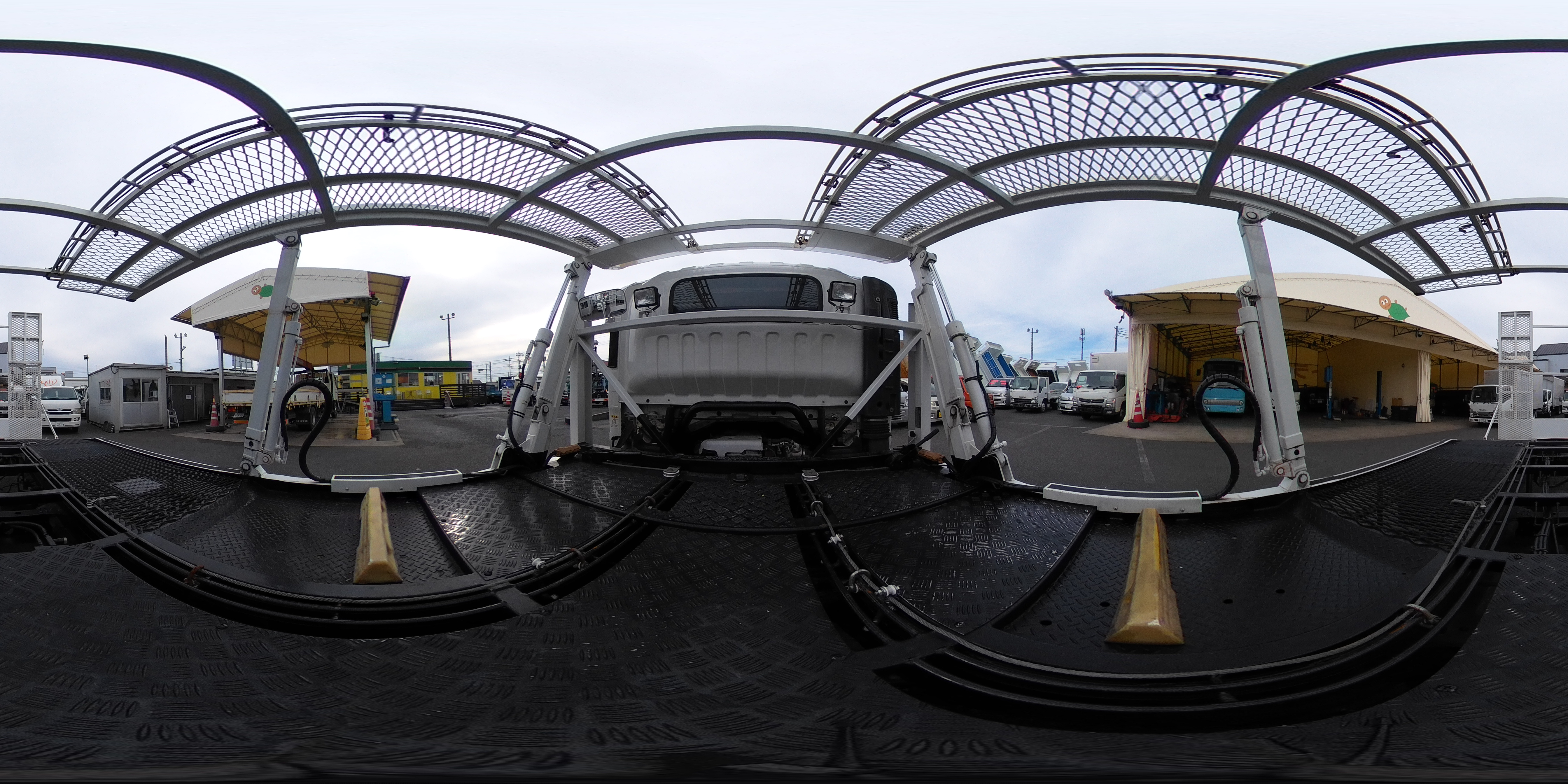 エルフ　「ワイド超ロング」　キャリアカー　２台積　花見台製　積載３６５０ｋｇ　ウインチ　油圧リアゲート　ラジコン　社外ナビ　ＥＴＣ　左電格ミラー　坂道発進補助　ＬＥＤヘッドライト　フォグランプ　メッキパーツ　ワンオーナー！６速ＭＴ！2