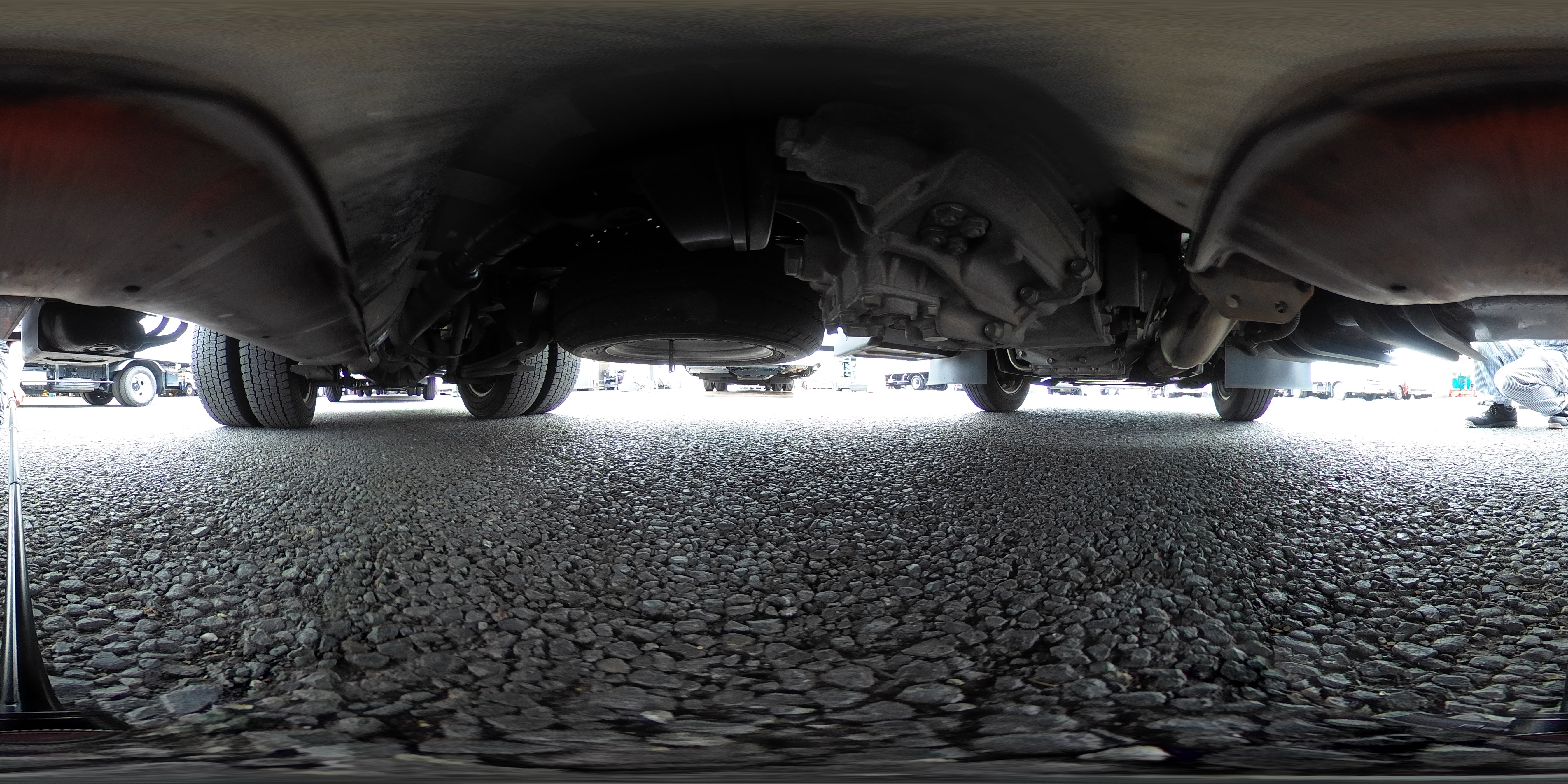 エルフ　１０尺　パネルバン　積載２０００ｋｇ　サイドドア　高箱　跳ね上げ式　垂直パワーゲート　ラッシング４段　床フック　箱ラダー付き　ルーフキャリア　バックカメラ　ＥＴＣ２．０　社外ナビ　フルセグＴＶ　キーレス　左電格ミラー　フォグランプ　衝突軽減ブレーキ　車線逸脱警報　全低床　ＡＴ車！0