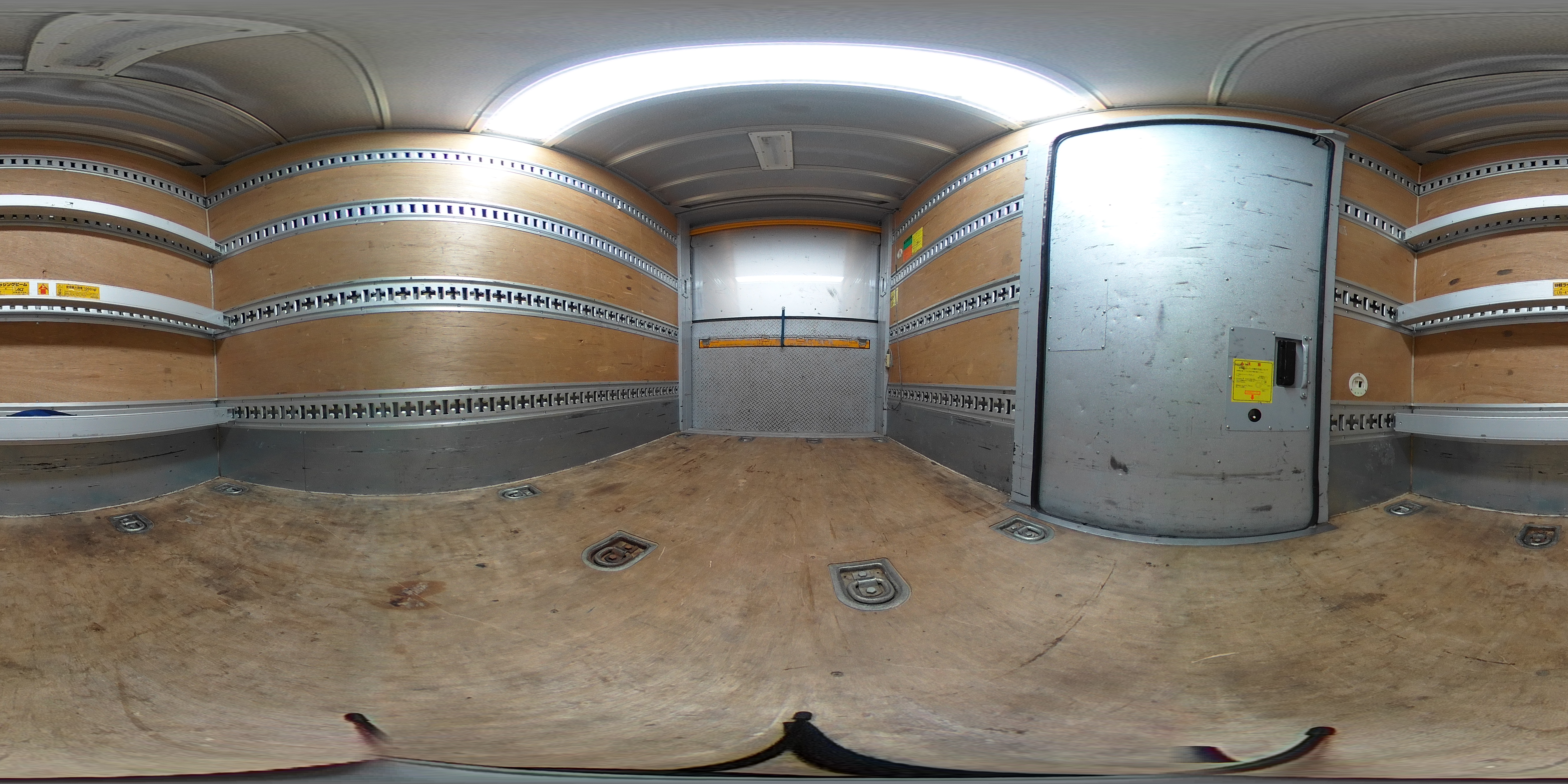 エルフ　１０尺　パネルバン　積載２０００ｋｇ　サイドドア　高箱　跳ね上げ式　垂直パワーゲート　ラッシング４段　床フック　箱ラダー付き　ルーフキャリア　バックカメラ　ＥＴＣ２．０　社外ナビ　フルセグＴＶ　キーレス　左電格ミラー　フォグランプ　衝突軽減ブレーキ　車線逸脱警報　全低床　ＡＴ車！2