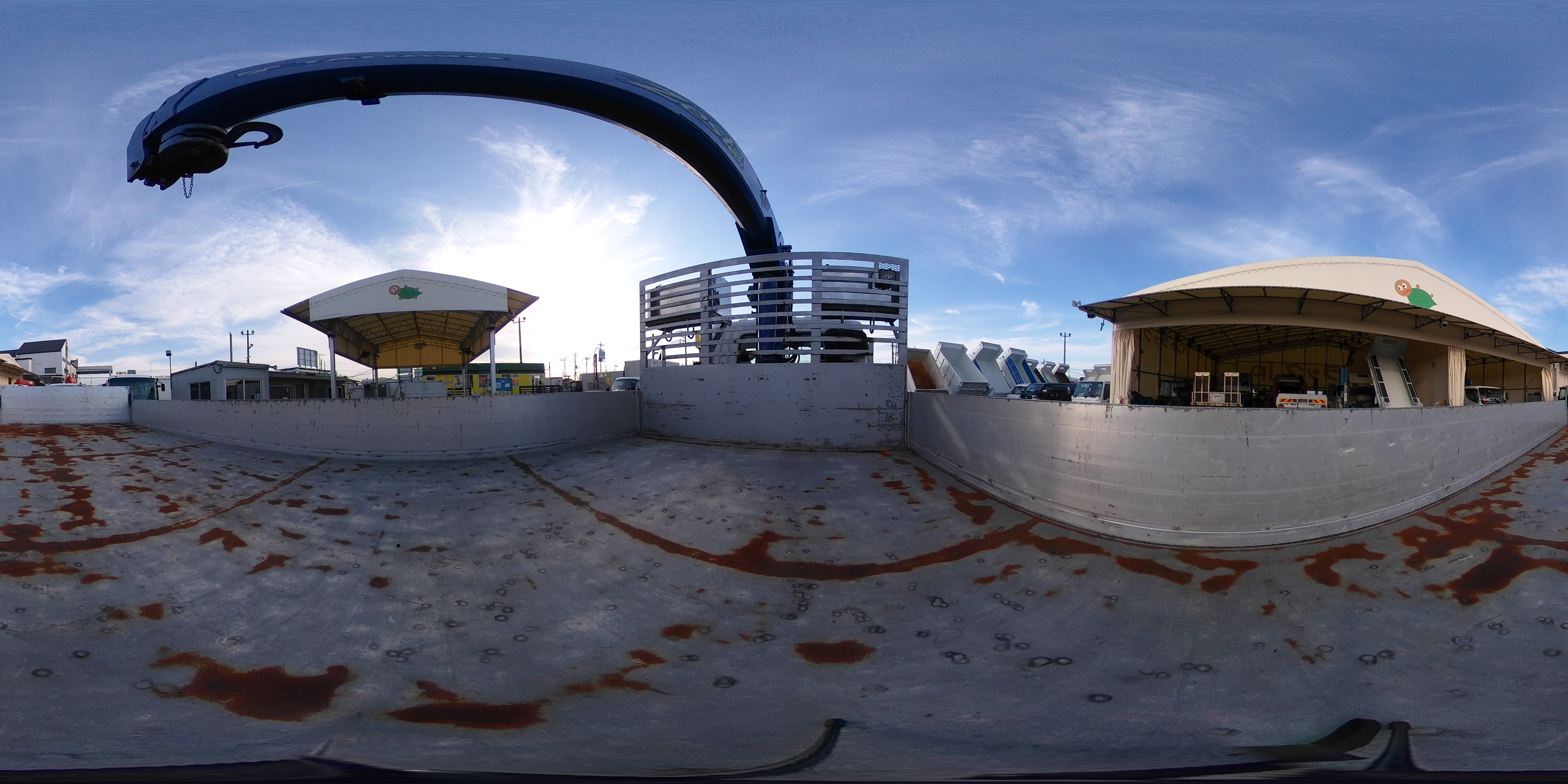 ファイター　大型　３軸　２デフ　リーフサス　「ベッド付き」　３段クレーン　積載１０４００ｋｇ　タダノ製　ラジコン　フックイン　２．９３ｔ吊　アルミブロック　三方開　６．１ｍ長　セイコーラック　網工具入れ　鳥居左右工具箱＆下部鉄板張り　荷台鉄板張り　坂道発進補助　メッキパーツ　６速ＭＴ！総重量２０トン未満！2