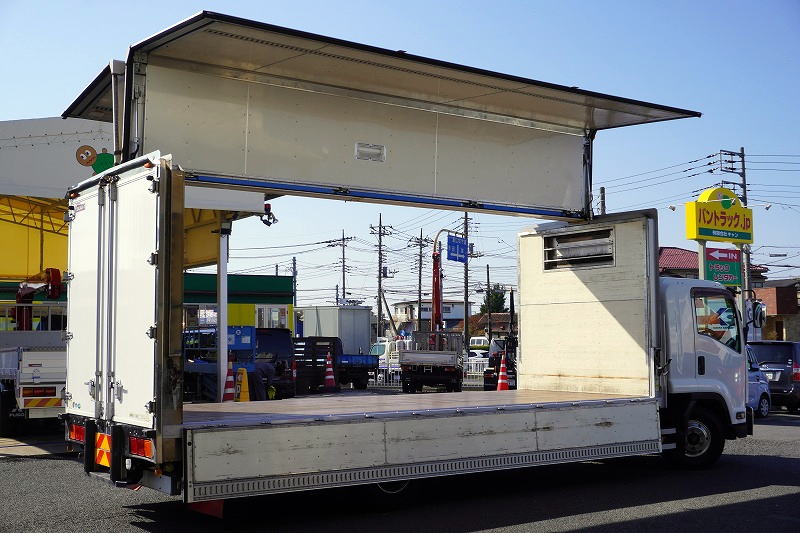 フォワード　４トン　「ワイド　ベッド付き」　冷蔵ウイング　積載２１００ｋｇ　リアエアサス　６．２ｍ長　スタンバイ装置　ラッシング２段　セイコーラック　バックカメラ　ＥＴＣ　坂道発進補助　ＨＩＤヘッドライト　菱重製　６速ＭＴ！フロント画像