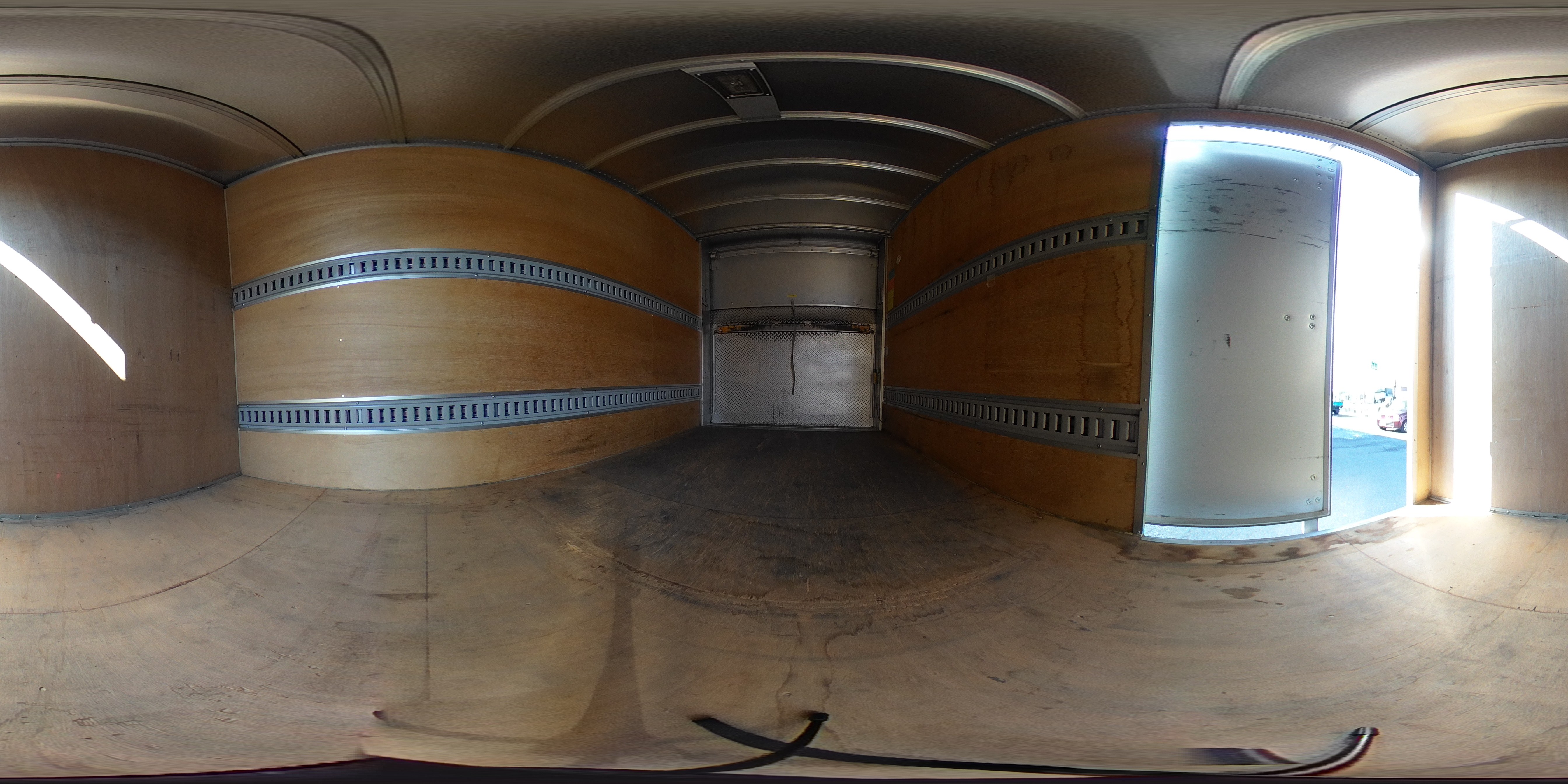 キャンター　「標準幅　セミロング」　アルミバン　積載２０００ｋｇ　サイドドア　跳ね上げ式　垂直パワーゲート　ラッシング２段　バックカメラ　左電格ミラー　北村製　５速ＭＴ！　車検「Ｒ８年４月まで！」2