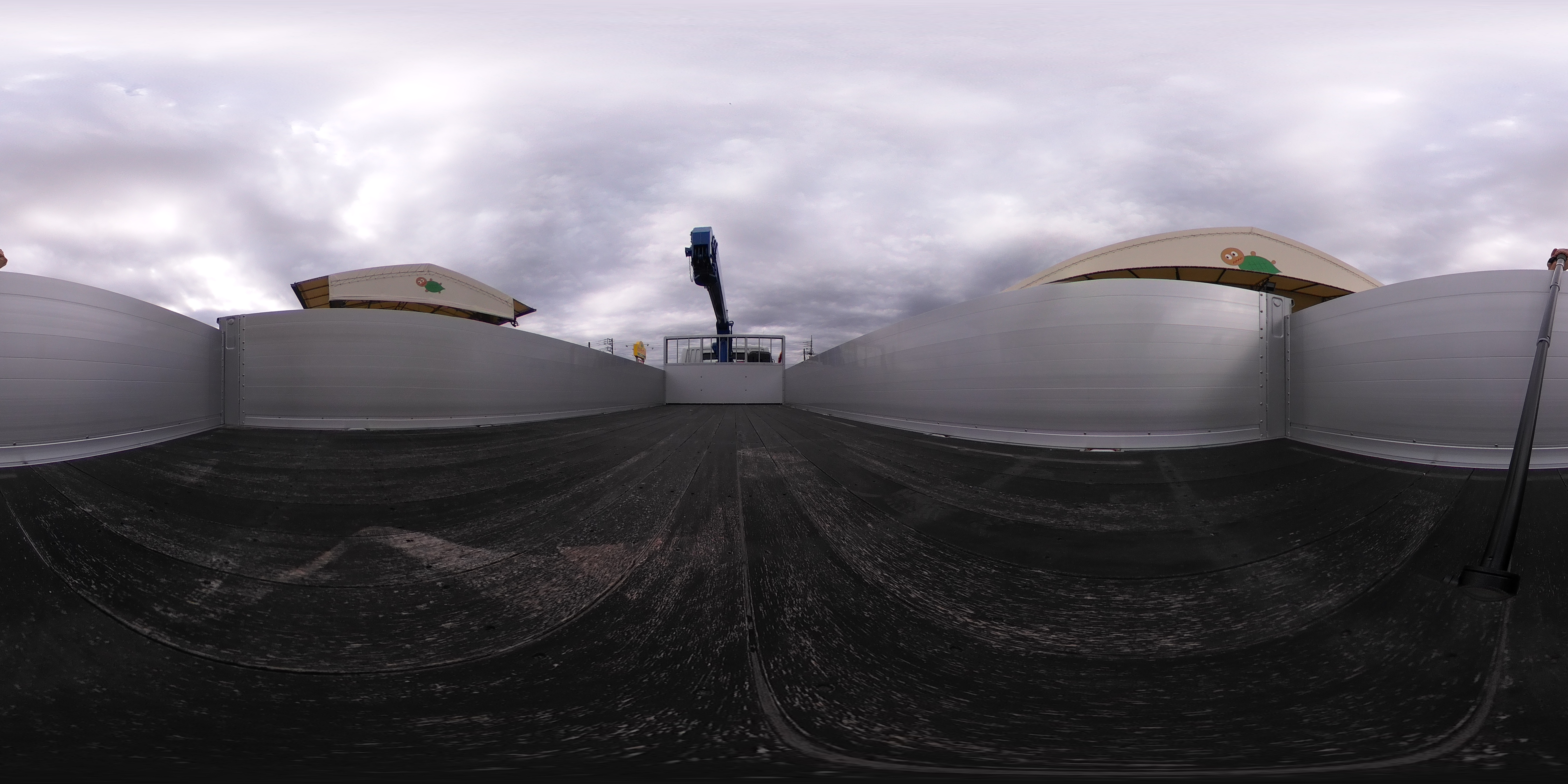 （未使用）　ファイター　増トン　「ワイド　ベッド付き」　４段クレーン　積載７４００ｋｇ　タダノ製　５．５ｍ長　アルミブロック　ラジコン　フックイン　２．９３ｔ吊　差し違いアウトリガー　落とし込みフック５対　セイコーラック　坂道発進補助　メッキパーツ　衝突軽減ブレーキ　車線逸脱警報　６速ＭＴ！2