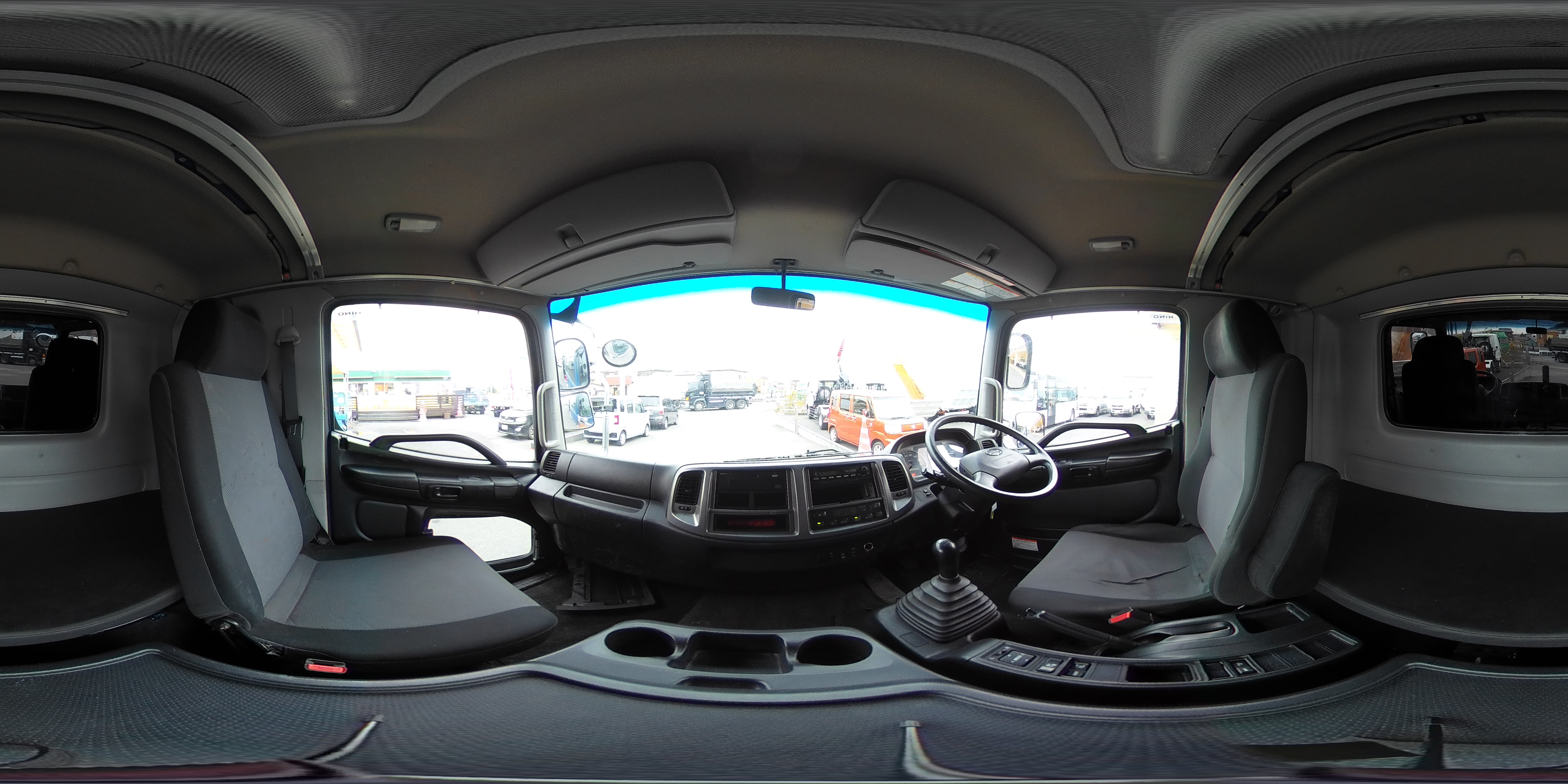 レンジャー　増トン　「標準幅　ベッド付」　４段クレーン　積載７１００ｋｇ　古河ユニック製　６ｍ長　アルミブロック　ラジコン　フックイン　２．９３ｔ吊　差違いアウトリガー　角足　セイコーラック　アオリ上部プロテクター付き　鳥居板張り＆工具入れ　坂道発進補助　オートエアコン　ＨＩＤヘッドライト　社外テール　メッキパーツ　６速ＭＴ！0