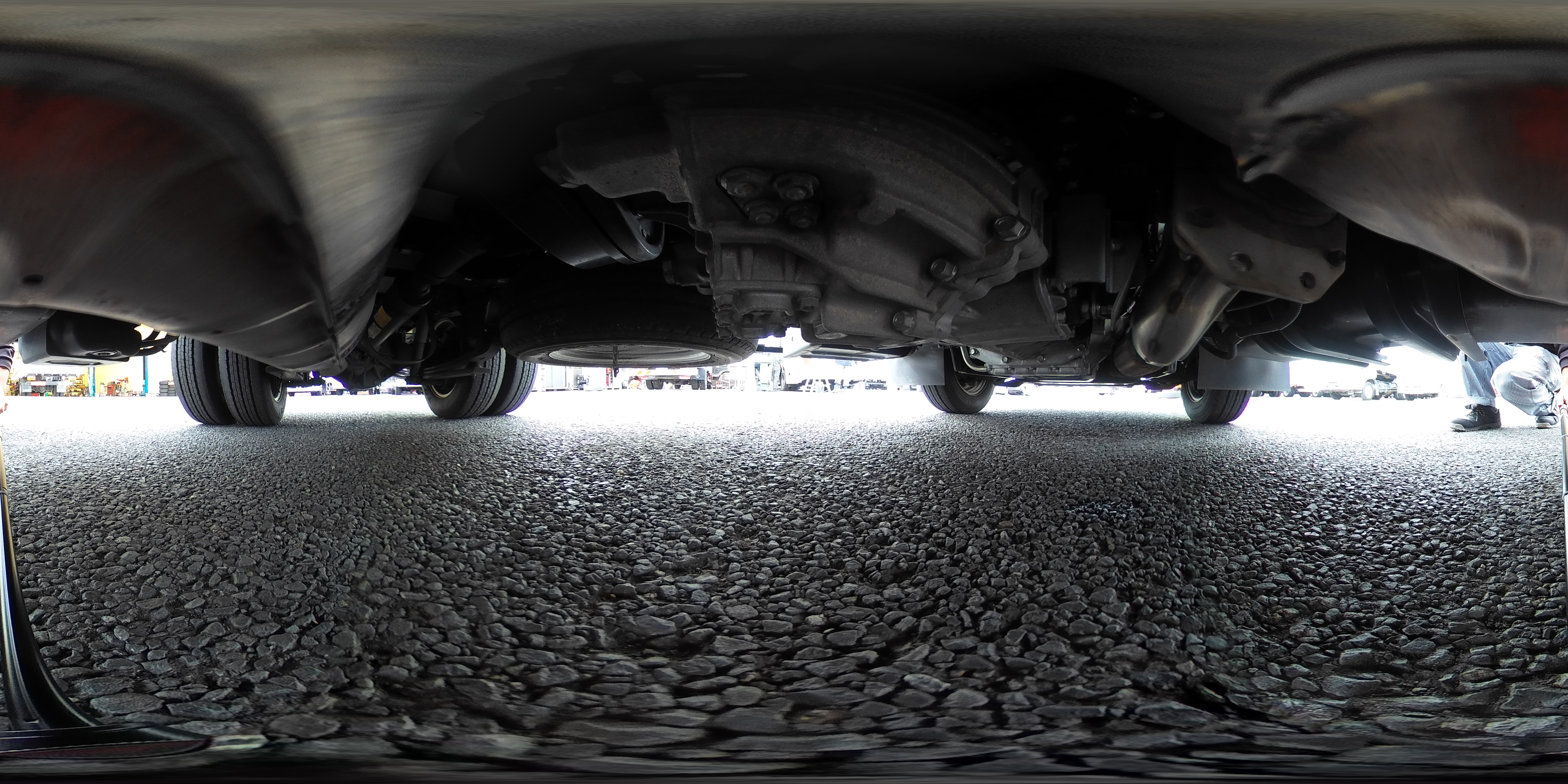 エルフ　１０尺　パネルバン　積載２０００ｋｇ　サイドドア　高箱　跳ね上げ式　垂直パワーゲート　ラッシング４段　床フック　箱ラダー付き　ルーフキャリア　バックカメラ　ＥＴＣ２．０　社外ナビ　フルセグＴＶ　キーレス　左電格ミラー　フォグランプ　衝突軽減ブレーキ　車線逸脱警報　全低床　ＡＴ車！1