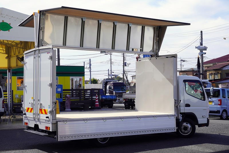 （未使用）　キャンター　「ワイドロング」　アルミウイング　積載２０００ｋｇ　ラッシング１段　落とし込みフック４対　ＬＥＤヘッドライト＆フォグランプ　坂道発進補助　左電格ミラー　スマートキー　衝突軽減ブレーキ　車線逸脱警報　パブコ製　５速ＭＴ！フロント画像