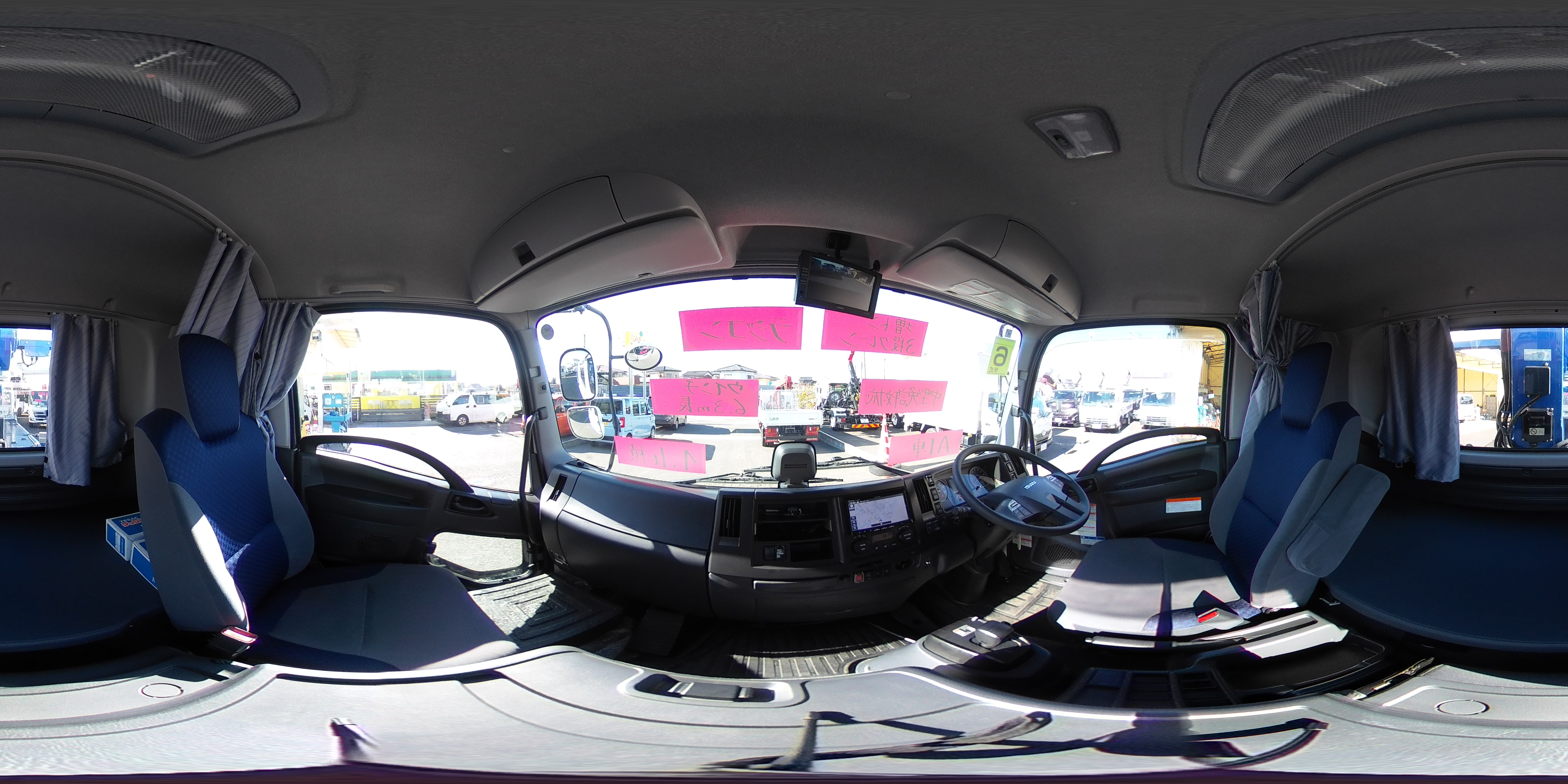 フォワード　増トン　「標準幅　ベッド付き」　３段クレーン　セーフティローダー　ウインチ付き　車載専用　積載４１００ｋｇ　タダノ製　アオリ無し　２．９３ｔ吊　ラジコン　フックイン　６．３ｍ長　荷台シマ板張り　床フック　社外ナビ　ＴＶ　バックカメラ　アルミホイール　ＡＴ車　高年式！低走行！中型免許対応！希少車！！0