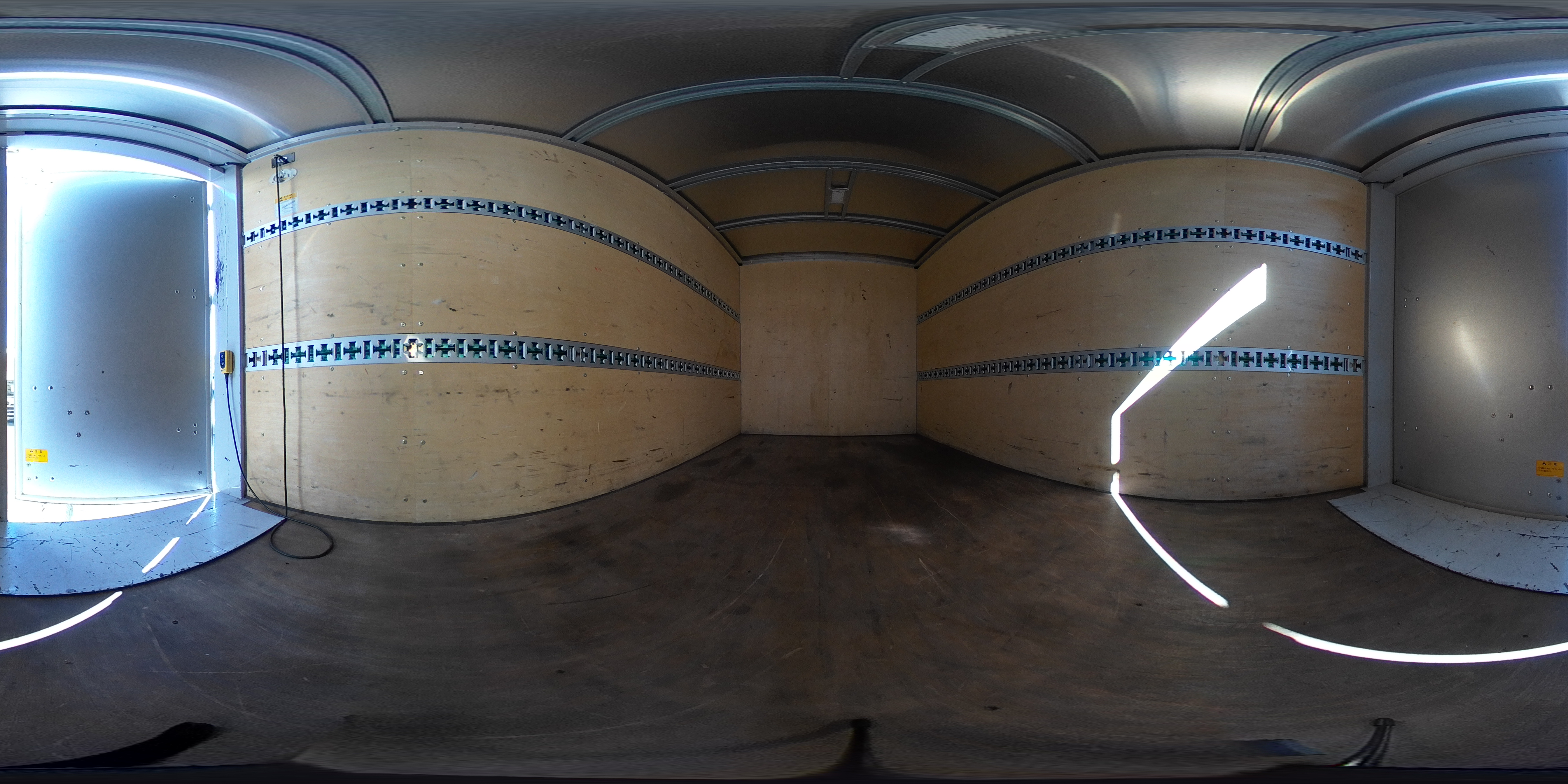 キャンター　１０尺　アルミバン　積載２０００ｋｇ　リア観音扉　垂直パワーゲート　ラッシング２段　左電格ミラー　バックカメラ　社外ナビ　フルセグＴＶ　ＥＴＣ　フォグランプ　衝突軽減ブレーキ　車線逸脱警報　パブコ製　ＡＴ車！準中型（５トン限定）免許対応！希少車！！2