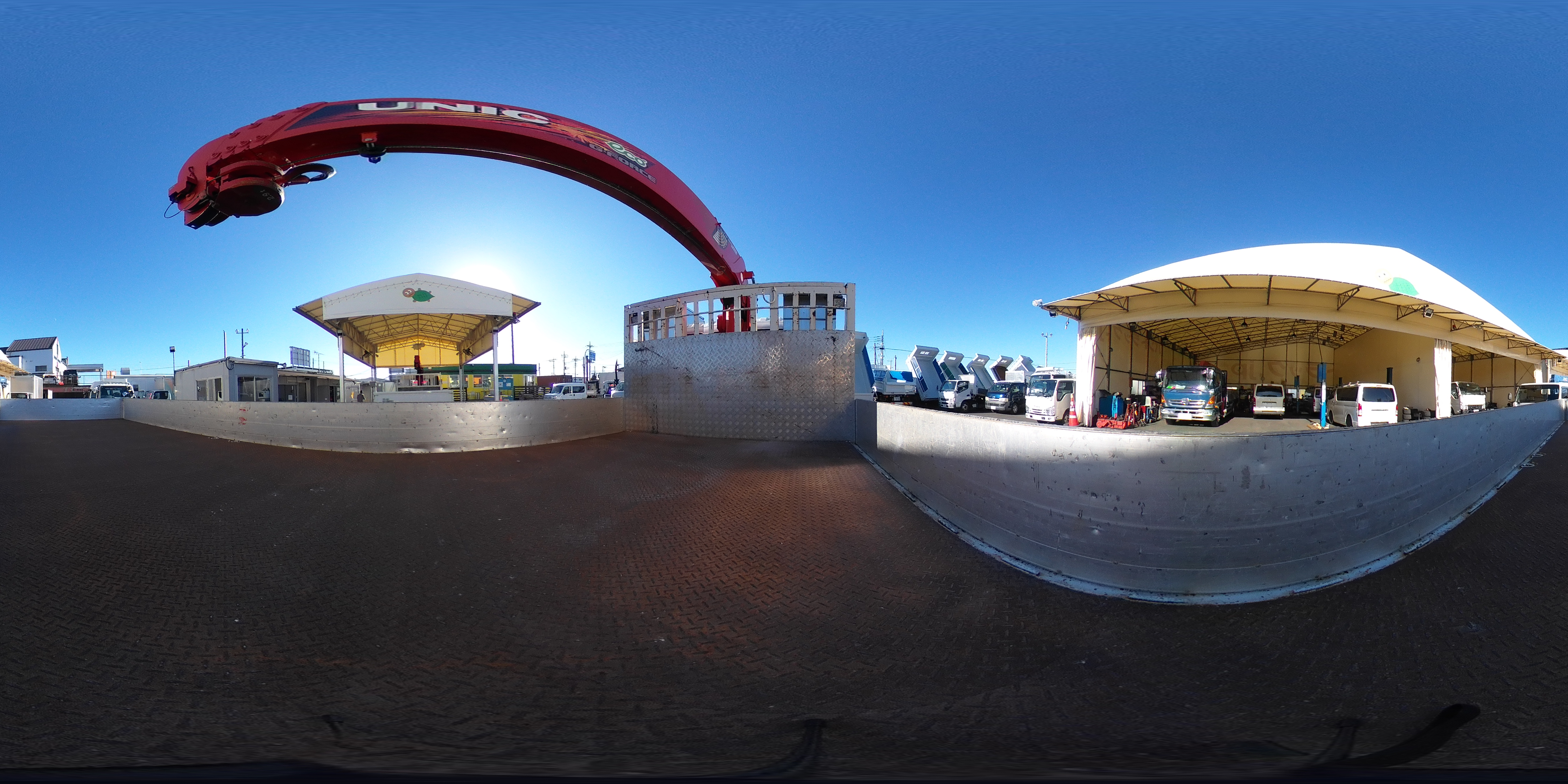 フォワード　増トン　「ワイド　ベッド付き」　５段クレーン　積載６７００ｋｇ　古河ユニック製　６．５ｍ長　アルミブロック　ラジコン　フックイン　２．９３ｔ吊　差し違いアウトリガー　荷台シマ板張り　網工具入れ　セイコーラック　鳥居ラダー＆左右工具箱＆下部シマ板張り　床フック　落とし込みフック１８対　ステンレス２段サイドバンパー　美川ボディー　坂道発進補助　メッキパーツ　ＥＴＣ２．０　６速ＭＴ！　車検「Ｒ８年６月まで！」2