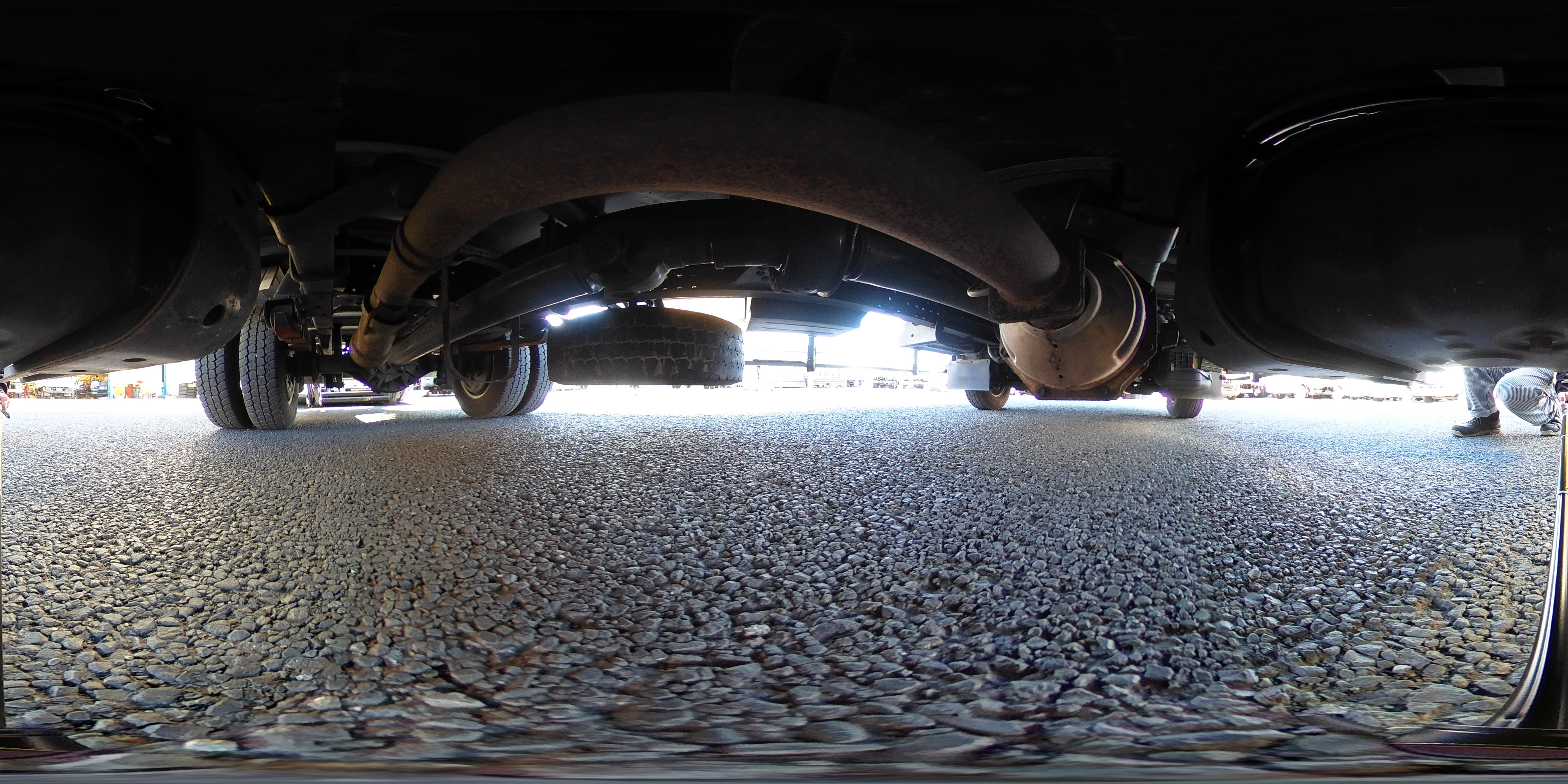 エルフ　「ワイドロング」　アルミバン　積載２０００ｋｇ　サイドドア　手動跳ね上げ式パワーゲート　ラッシング３段　導風板　左電格ミラー　坂道発進補助　バックカメラ　社外ナビ　ＥＴＣ　フォグランプ　日本フルハーフ製　６速ＭＴ！　車検「Ｒ８年７月まで！」1