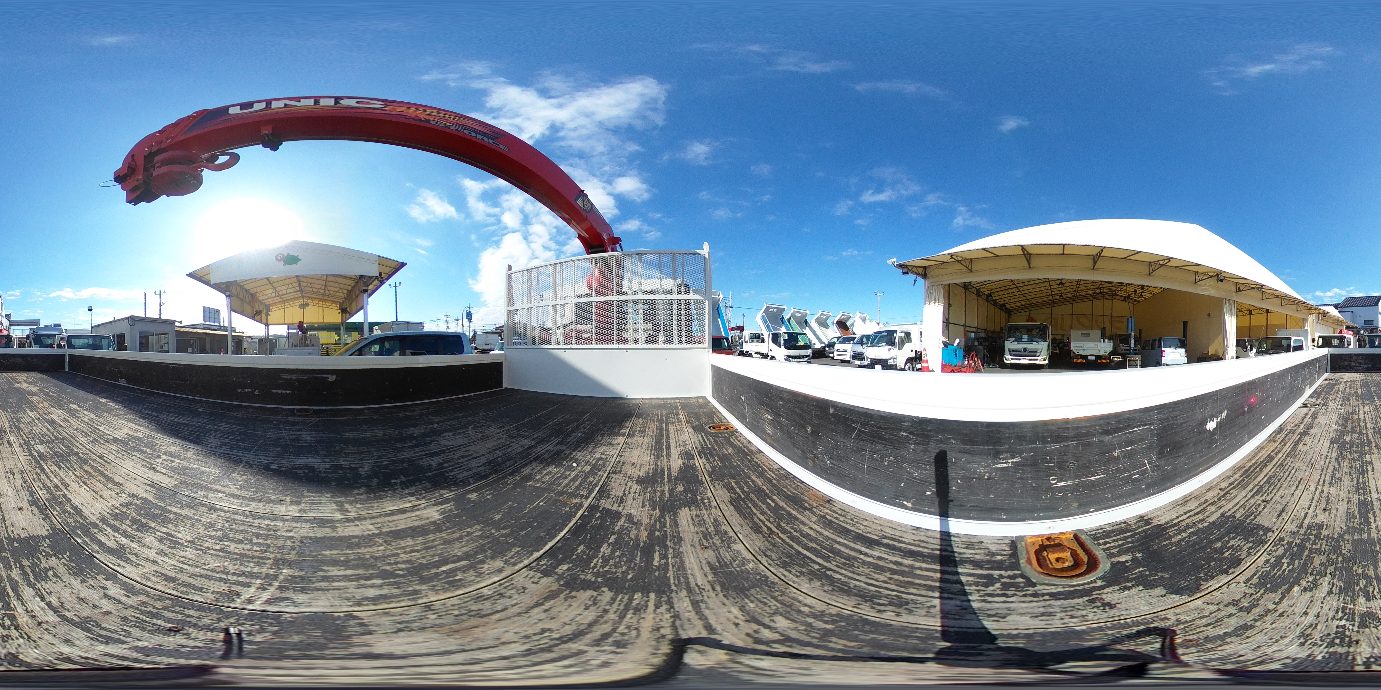 レンジャー　４トン　「標準幅　ベッド付き」　４段クレーン　積載２４００ｋｇ　古河ユニック製　ラジコン　フックイン　２．９３ｔ吊　５．５ｍ長　床フック４対　セイコーラック　鳥居金網張り＆下部鉄板張り　坂道発進補助　ＥＴＣ　６速ＭＴ！2