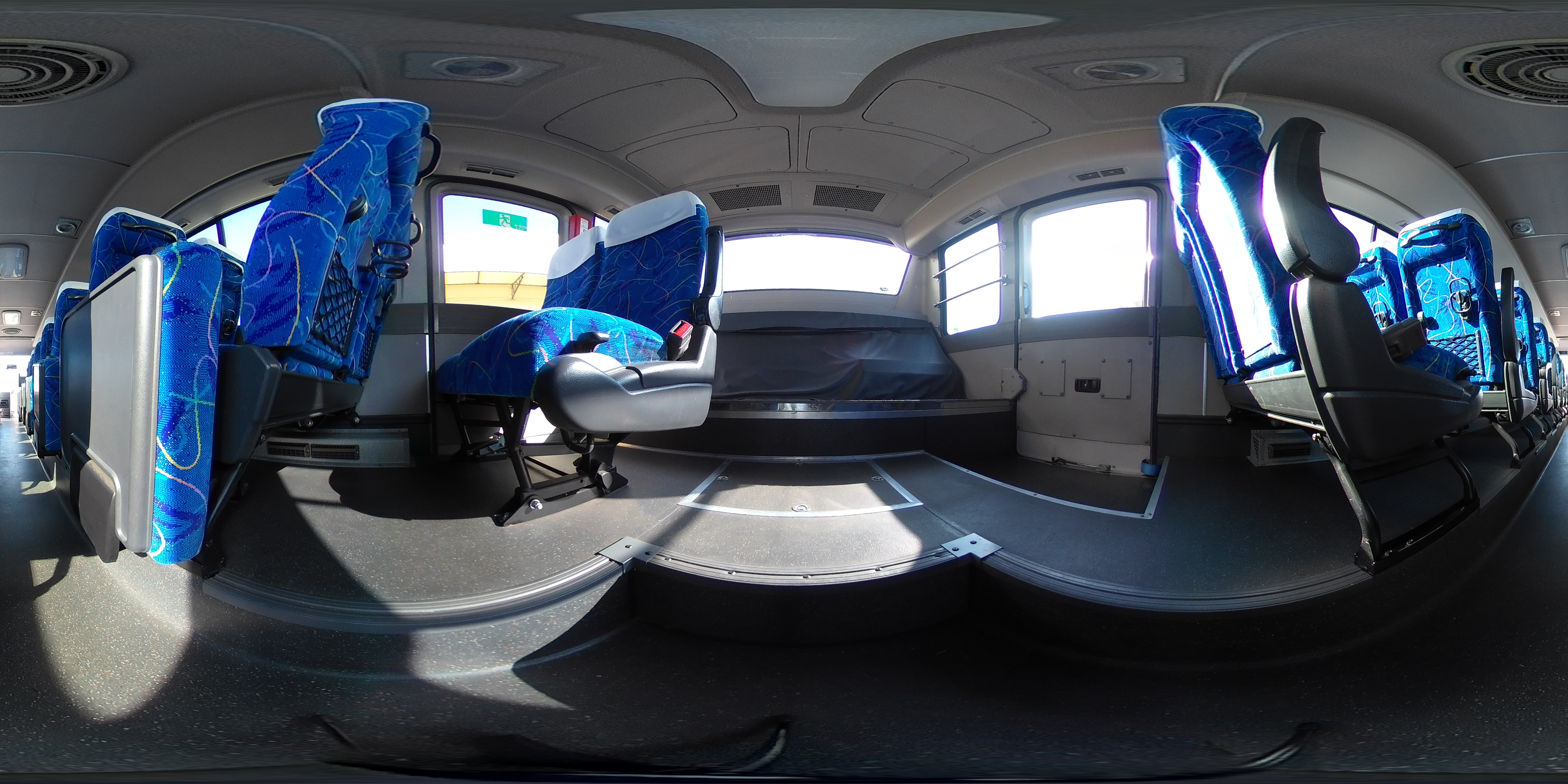 日野　メルファ　送迎バス　３９人乗り　２ドア　スイング自動ドア　モケットシート　プレヒーター　荷室スペース　小型トランク　総輪エアサス　ガイド席　オートエアコン　バックカメラ　ルームラック　アルミホイール　ＡＴ車！2