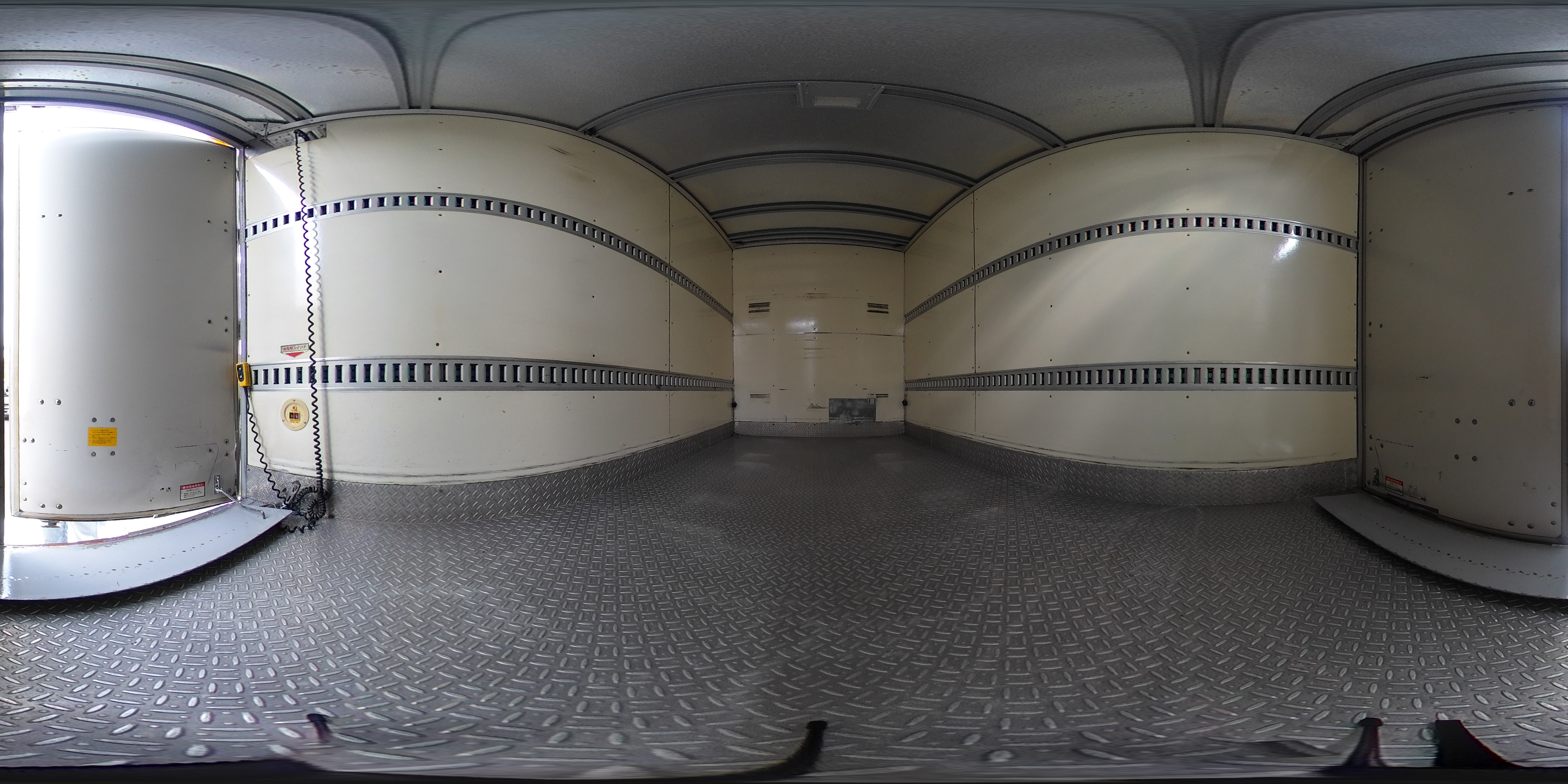 エルフ 10尺 アルミバン 積載1950kg リア観音扉 アーム式大型パワーゲート ラッシング2段 荷台シマ板張り 左電格ミラー 坂道発進補助 バックカメラ 社外ナビ フルセグTV ETC2.0 キーレス フォグランプ 日本フルハーフ製 5速MT!準中型(5トン限定)免許対応!希少車!!2