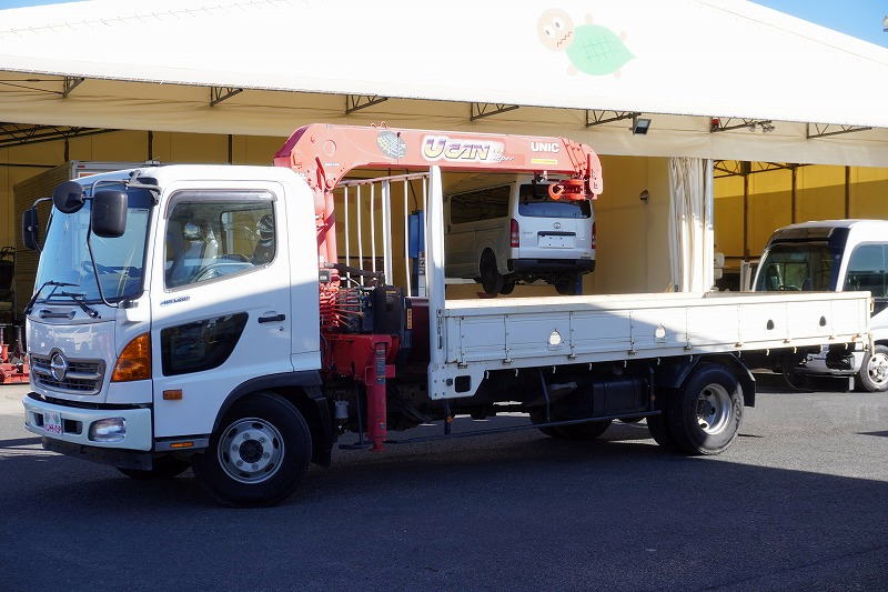 レンジャー　４トン　「標準幅　ベッドレス」　４段クレーン　積載２６００ｋｇ　古河ユニック製　５．４ｍ長　ラジコン　フックイン　２．９３ｔ吊　鳥居下部鉄板張り　ロープ穴４対　床フック４対　ＥＴＣ　ＡＴ車！フロント画像