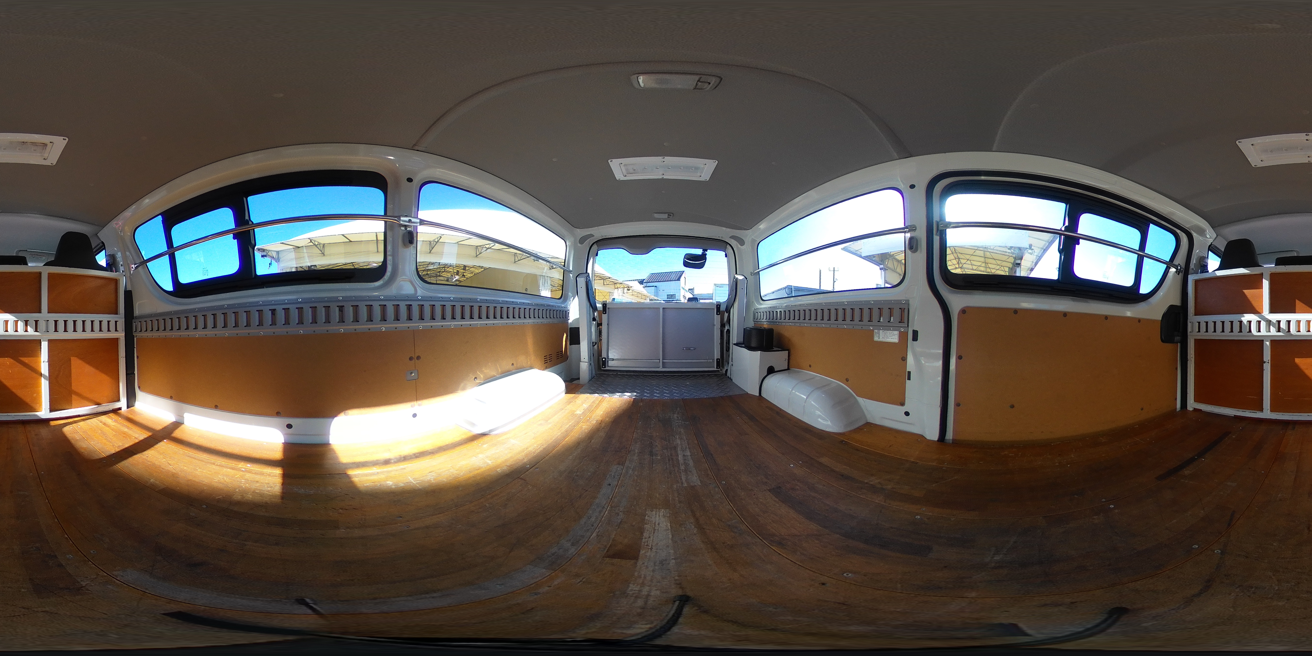 ハイエース ロング DX 4ドア ガソリン車 3人乗り トヨタ車体製パワーゲート 荷室加工有り 荷台板張り ラッシング1段 社外ナビ バックカメラ ETC キーレス 小窓 AT車!2