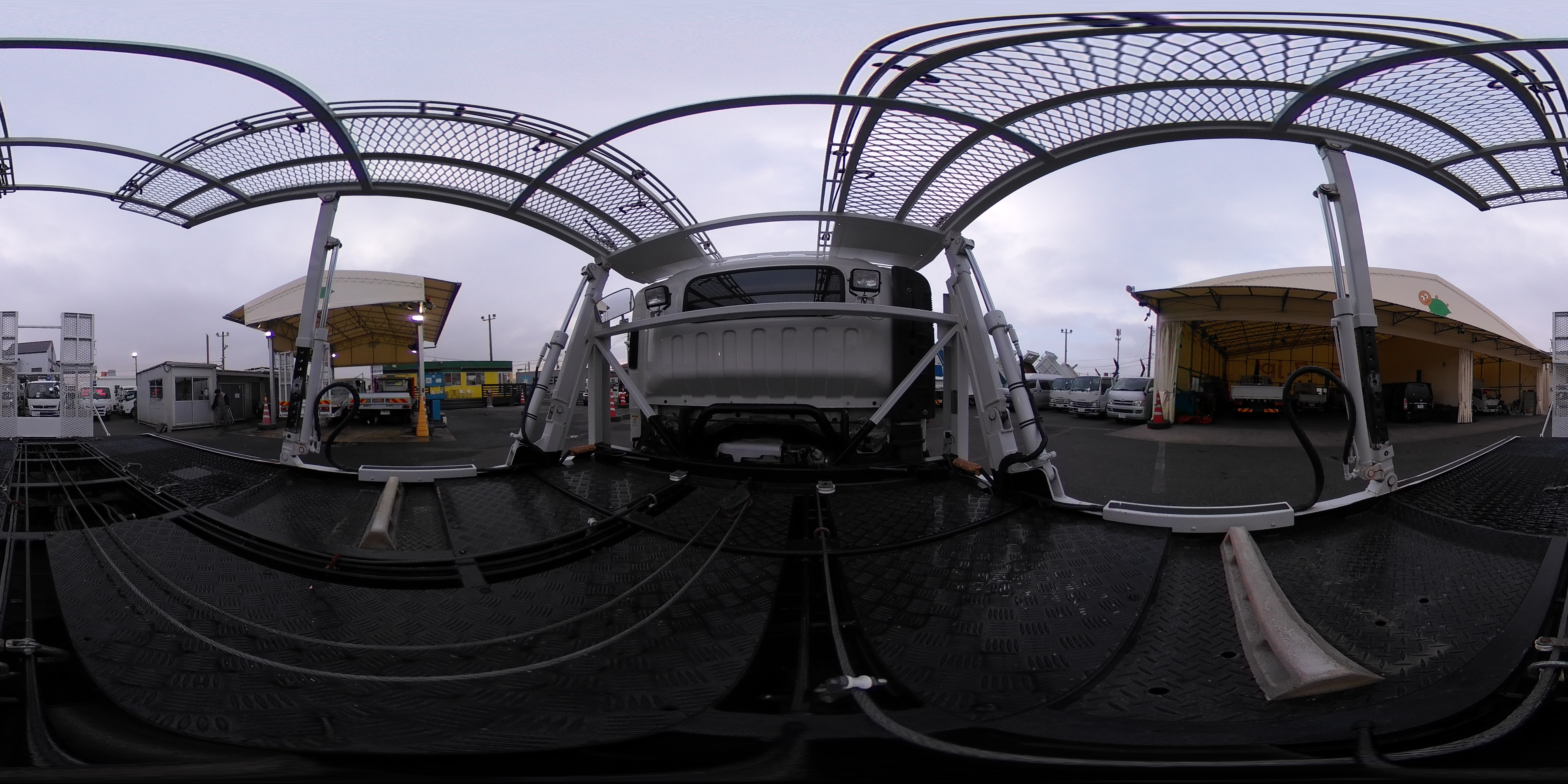 エルフ　「ワイド超ロング」　キャリアカー　２台積　花見台製　積載３６５０ｋｇ　ウインチ　油圧リアゲート　ラジコン　社外ナビ　ＥＴＣ　左電格ミラー　坂道発進補助　ＬＥＤヘッドライト　フォグランプ　メッキパーツ　ワンオーナー！６速ＭＴ！2