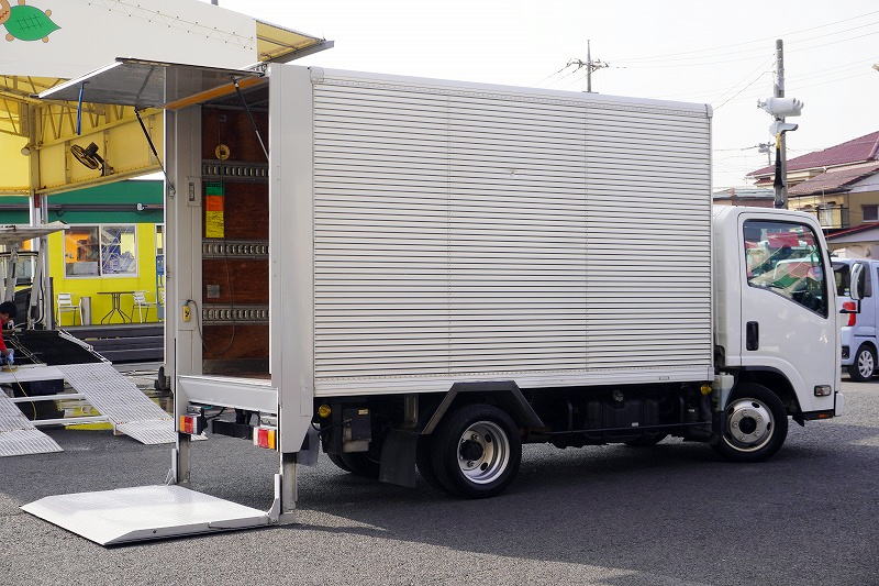 タイタン　「標準幅　セミロング」　アルミバン　積載１７５０ｋｇ　跳ね上げ式　垂直パワーゲート　ラッシング３段　バックカメラ　左電格ミラー　フォグランプ　北村製　ＡＴ車！準中型（５トン限定）免許対応！　車検「Ｒ８年４月まで！」フロント画像