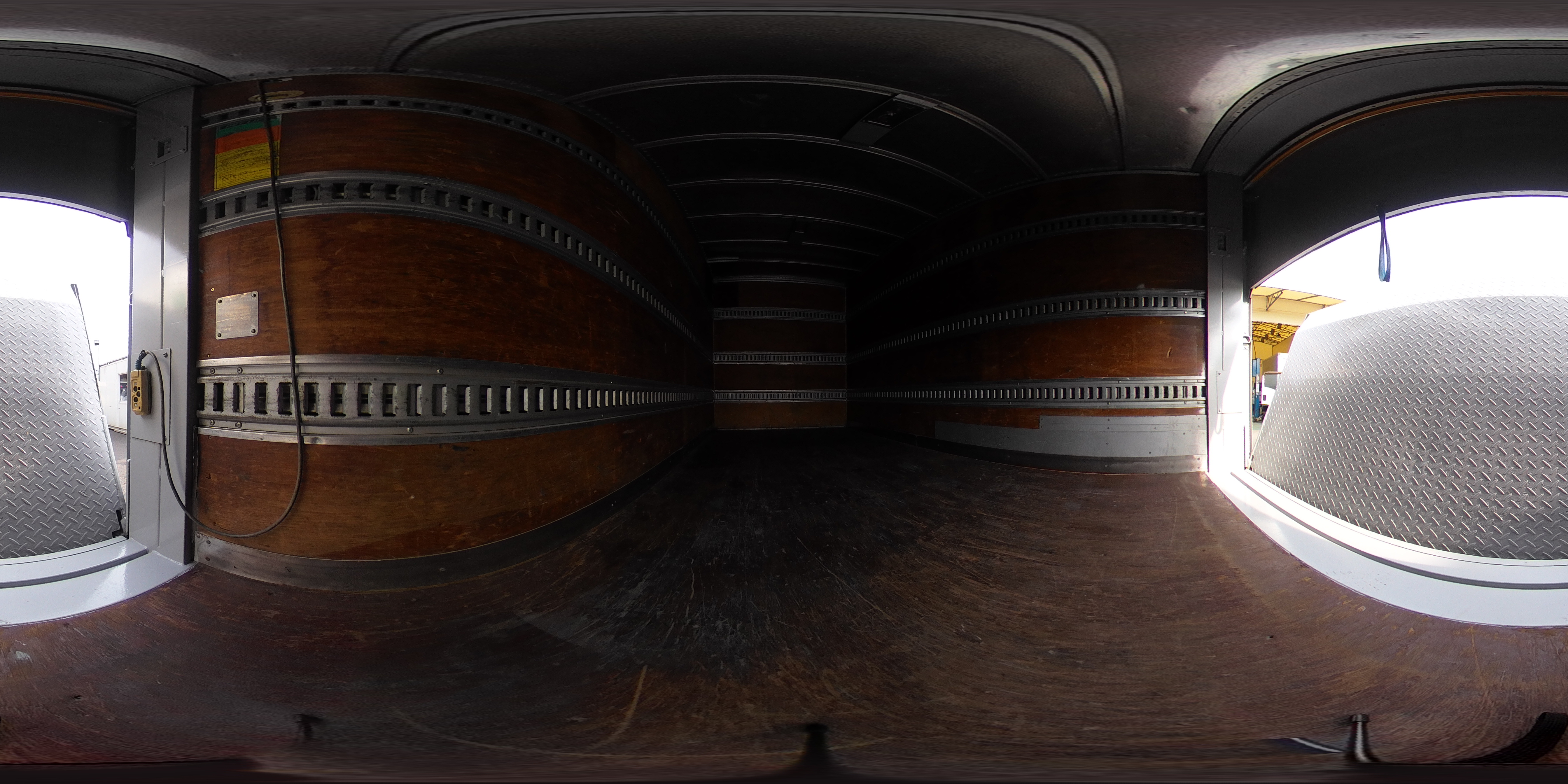 タイタン　「標準幅　セミロング」　アルミバン　積載１７５０ｋｇ　跳ね上げ式　垂直パワーゲート　ラッシング３段　バックカメラ　左電格ミラー　フォグランプ　北村製　ＡＴ車！準中型（５トン限定）免許対応！　車検「Ｒ８年４月まで！」2