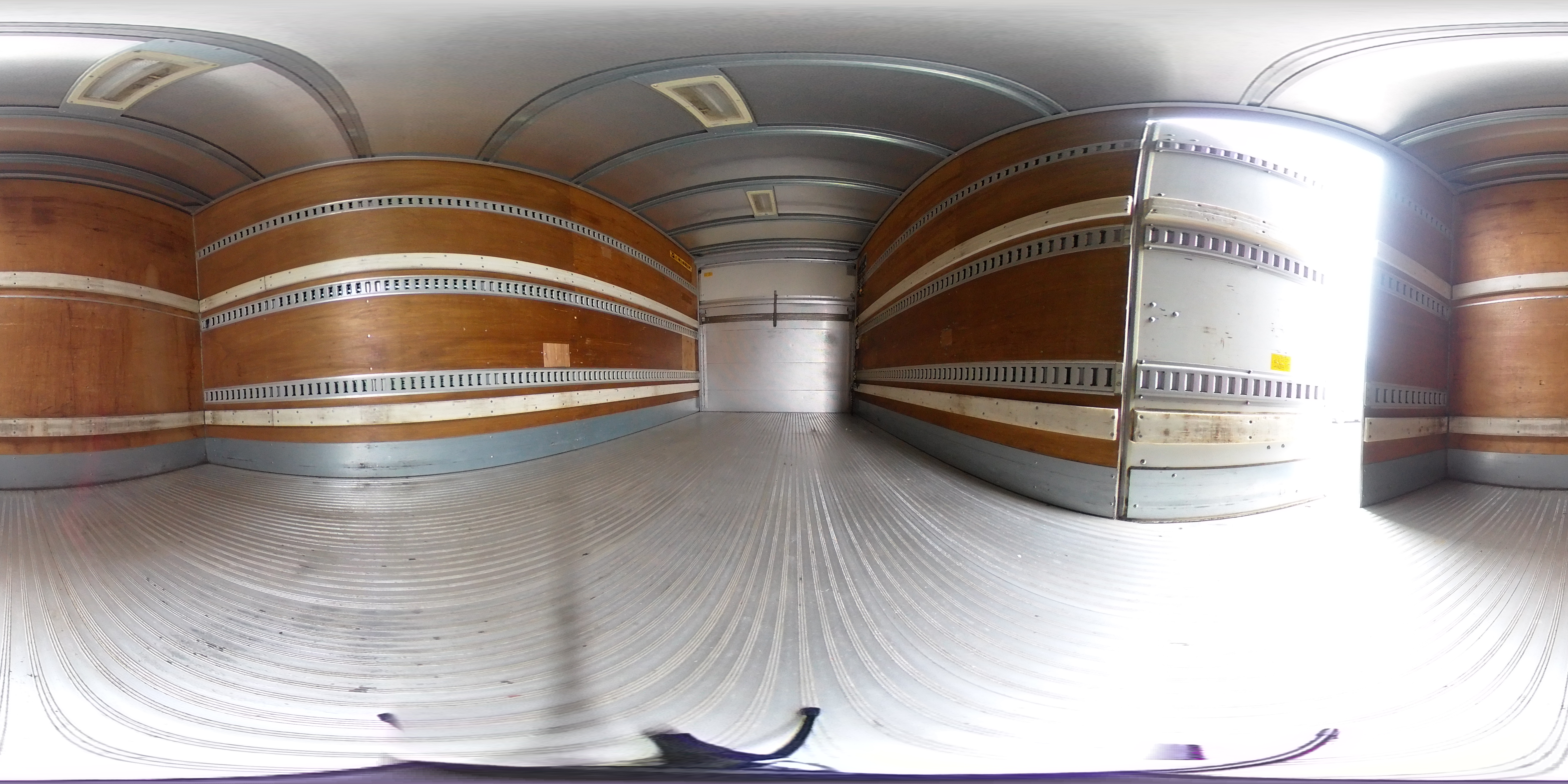 エルフ　「ワイドロング」　アルミバン　積載２０００ｋｇ　サイドドア　跳ね上げ式　パワーゲート　ラッシング３段　荷台アルミ板張り　導風板　バックカメラ　ＥＴＣ　左電格ミラー　坂道発進補助　フォグランプ　日本フルハーフ製　６速ＭＴ！2