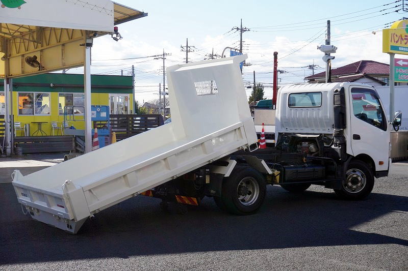 デュトロ　「ワイド」　強化　ローダーダンプ　新明和製　三方開　積載３７００ｋｇ　ダンプピン　ＥＴＣ　６速ＭＴ！フロント画像