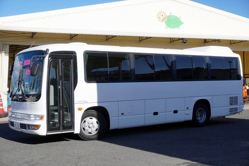 いすゞ　ガーラミオ　送迎バス　２９人乗り　１ドア　折り戸式自動ドア　総輪エアサス　オートエアコン　換気扇　モケットシート　リクライニング機能　荷室スペース　ルームラック　小型トランク　マイク　バックカメラ　社外ナビ　ＥＴＣ２．０　ＨＩＤヘッドライト　ＡＴ車！　車検「Ｒ８年３月まで！」フロント画像