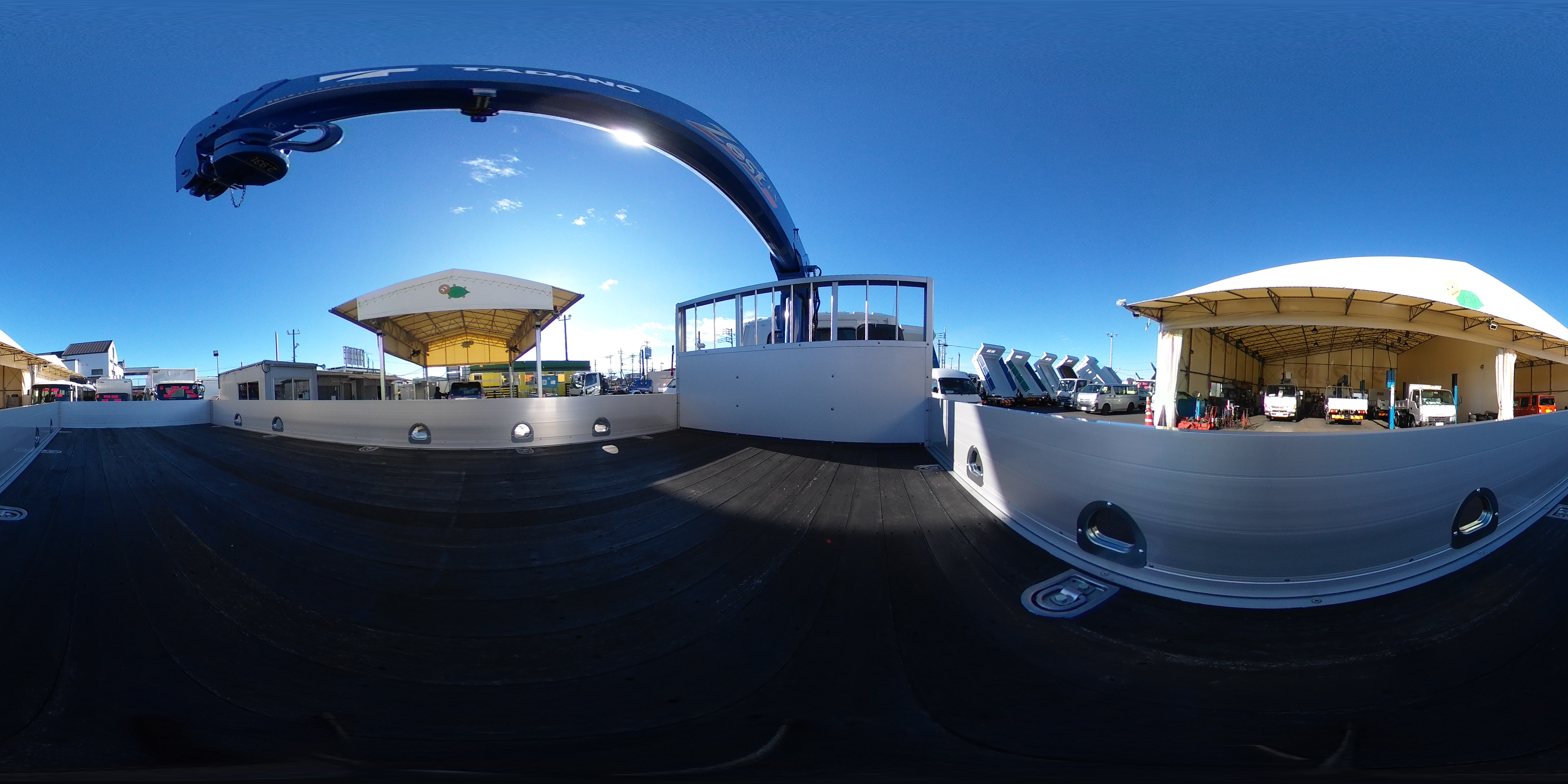 （未使用）　ファイター　増トン　「ワイド　ベッド付き」　４段クレーン　積載７５００ｋｇ　タダノ製　５．５ｍ長　アルミブロック　ラジコン　フックイン　２．９３ｔ吊　差し違いアウトリガー　坂道発進補助　床フック５対　ロープ穴５対　メッキパーツ　衝突軽減ブレーキ　車線逸脱警報　６速ＭＴ！　車検「Ｒ８年２月まで！」2