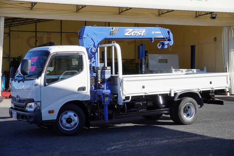 デュトロ　「標準幅　ロング」　４段クレーン　タダノ製　積載３０００ｋｇ　ラジコン　フックイン　２．６３ｔ吊　ロープ穴２対　セイコーラック　ＥＴＣ　ＡＴ車！フロント画像