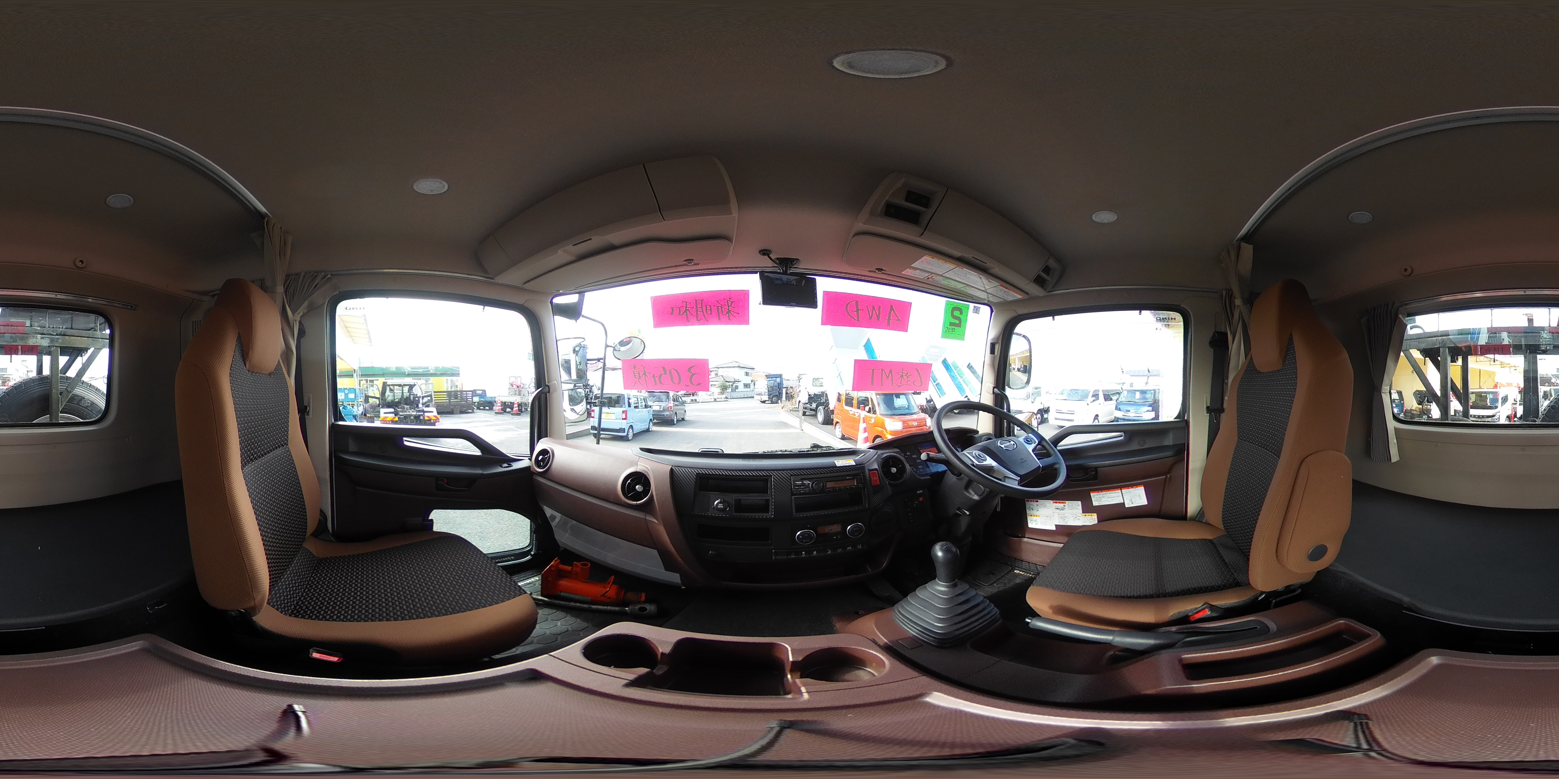 レンジャー　４トン　「４ＷＤ　ベッド付き」　アームロール　新明和製　積載３０５０ｋｇ　ツインシリンダー　キャブバックステップ　網工具入れ　左右キャブラダー　坂道発進補助　オートエアコン　ＬＥＤヘッドライト　フォグランプ　衝突軽減ブレーキ　車線逸脱警報　６速ＭＴ！0