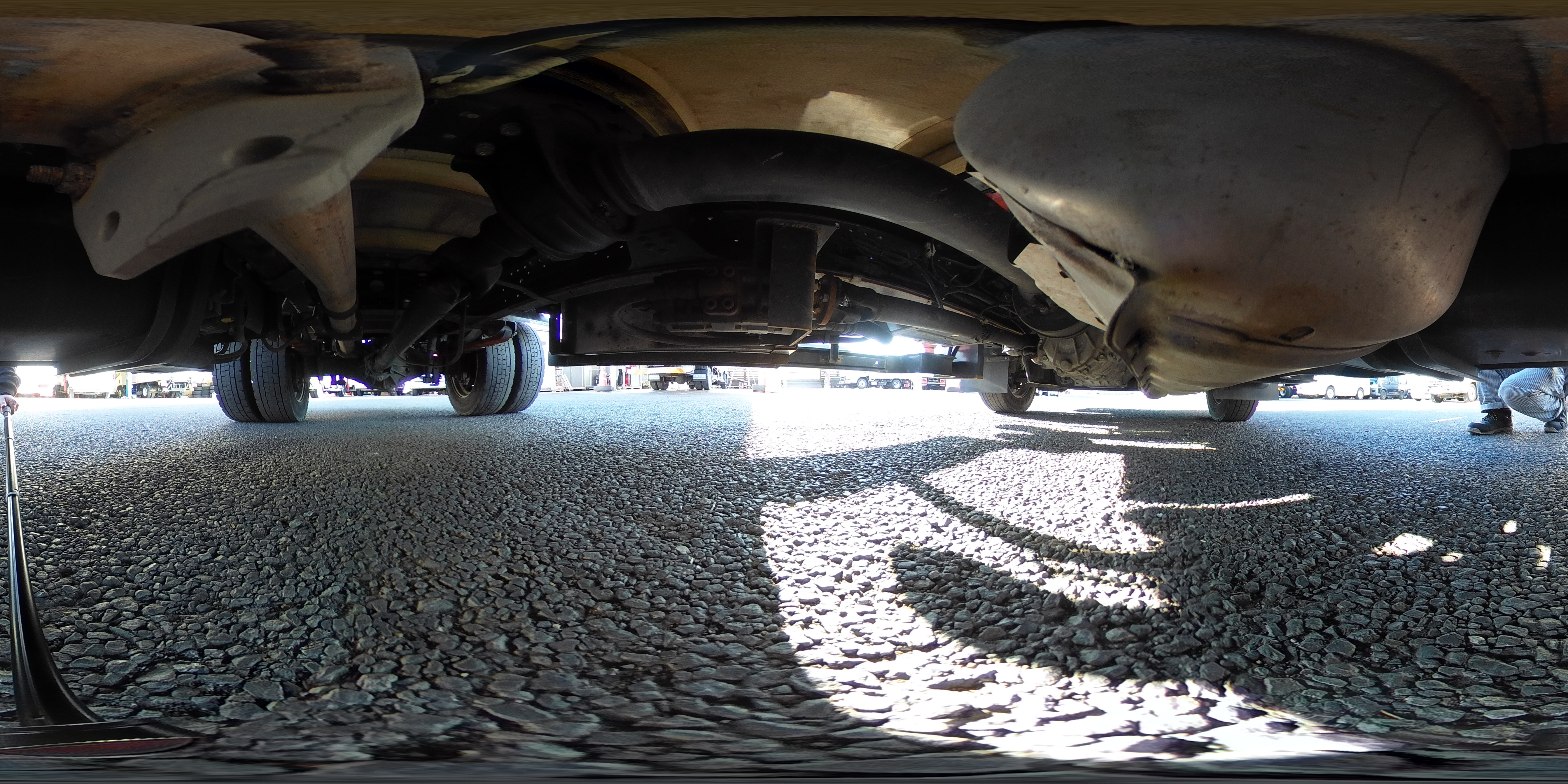 エルフ　「ワイドロング」　４段クレーン　積載３０００ｋｇ　古河ユニック製　アルミブロック　ラジコン　フックイン　２．９３ｔ吊　鳥居シマ板張り＆左右ステンレス工具箱　アオリプロテクター付き　荷台鉄板張り　床フック　社外ナビ　ＥＴＣ２．０　坂道発進補助　左電格ミラー　フォグランプ　メッキパーツ　衝突軽減ブレーキ　車線逸脱警報　６速ＭＴ！0