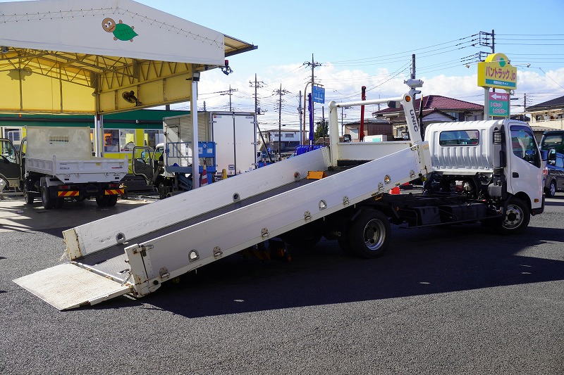 デュトロ　「ワイド超ロング」　セーフティーローダー　一般用　古河ユニック製　積載３０００ｋｇ　アルミブロック　ウインチ　ラジコン　ロープ穴３対　床フック　ＥＴＣ　電動パーキングブレーキ　フォグランプ　左電格ミラー　坂道発進補助　６速ＭＴ！フロント画像